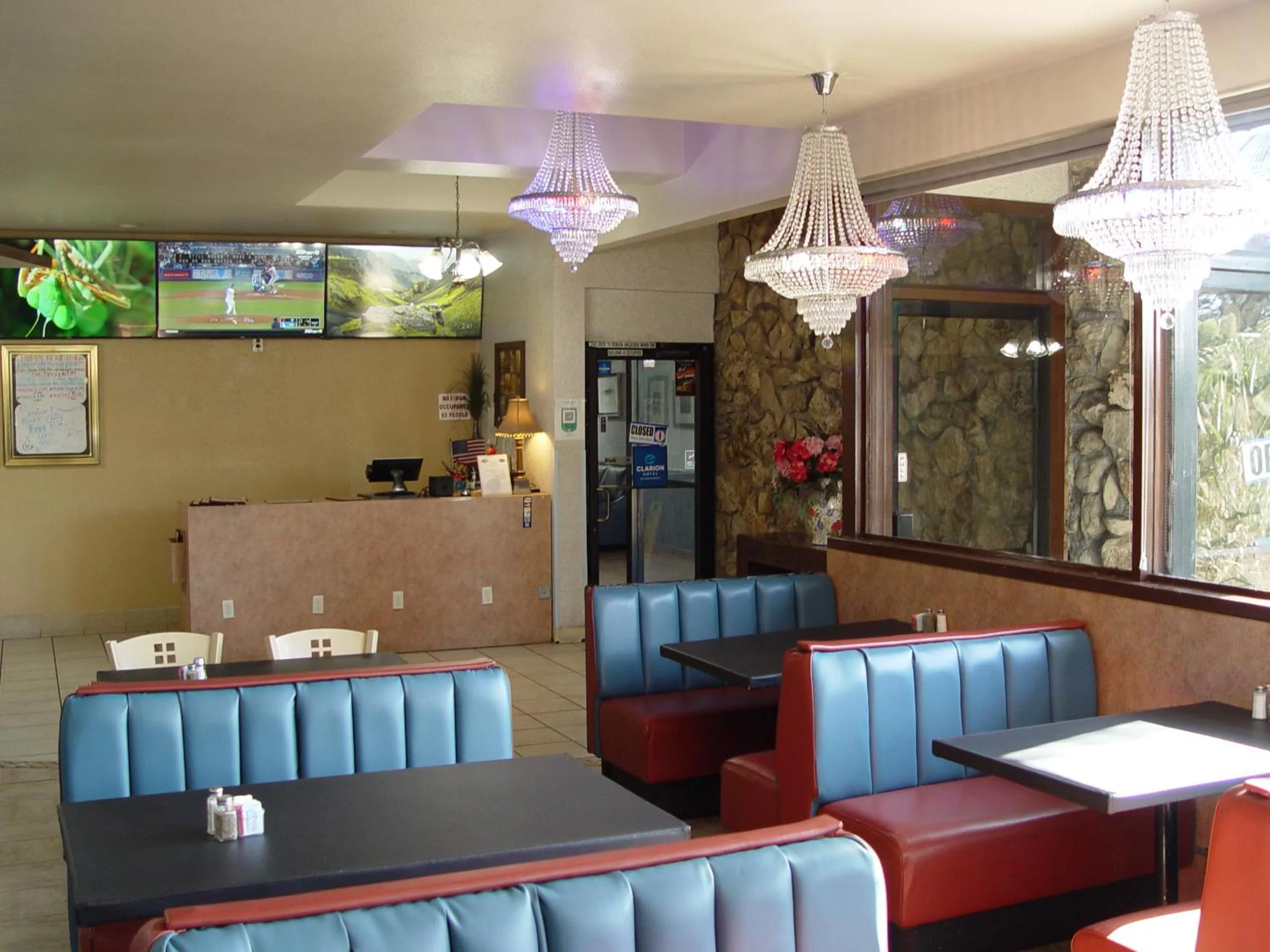 Restaurant/places to eat in Clarion Hotel Bakersfield North