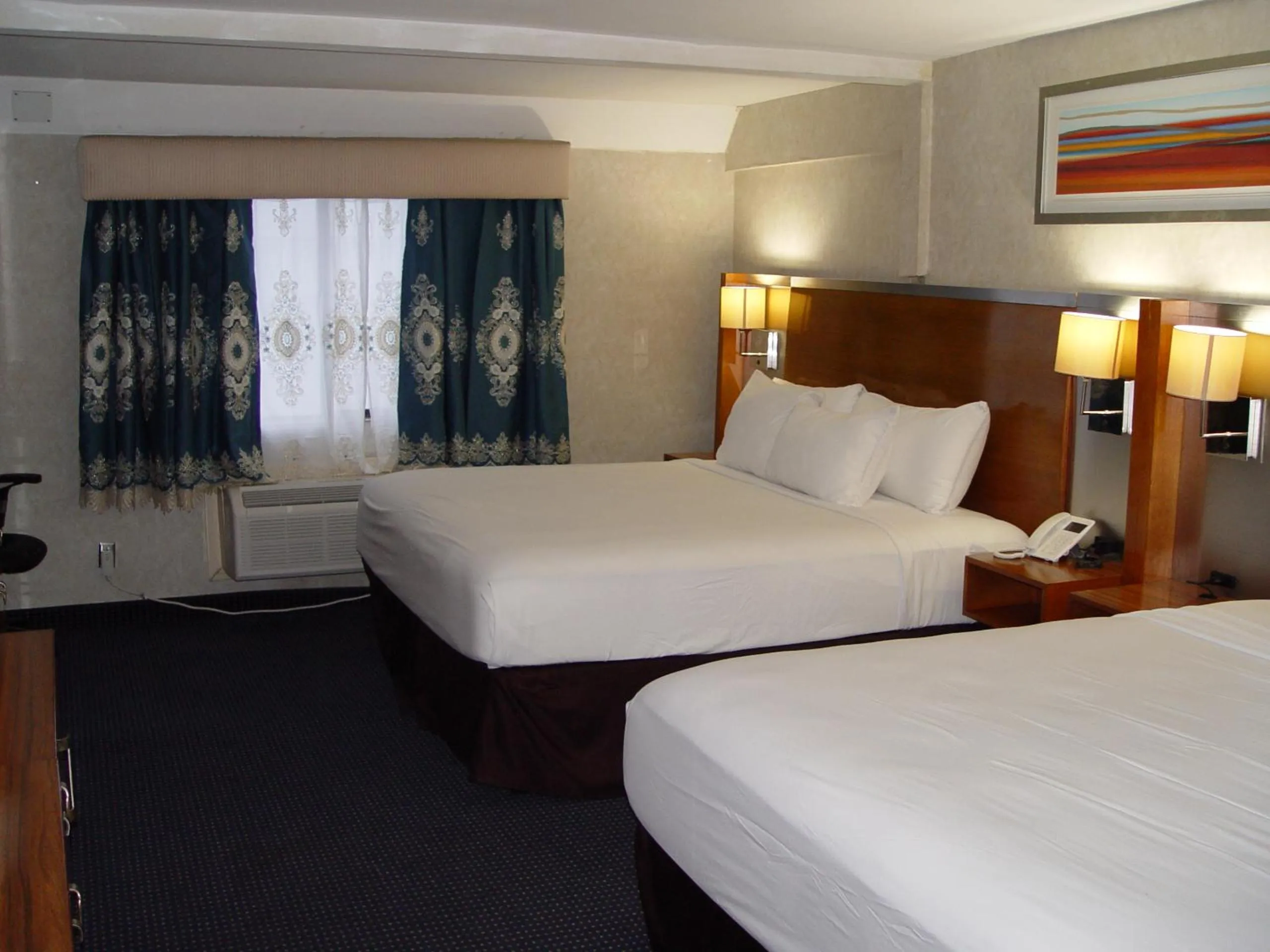 Bed in Clarion Hotel Bakersfield North