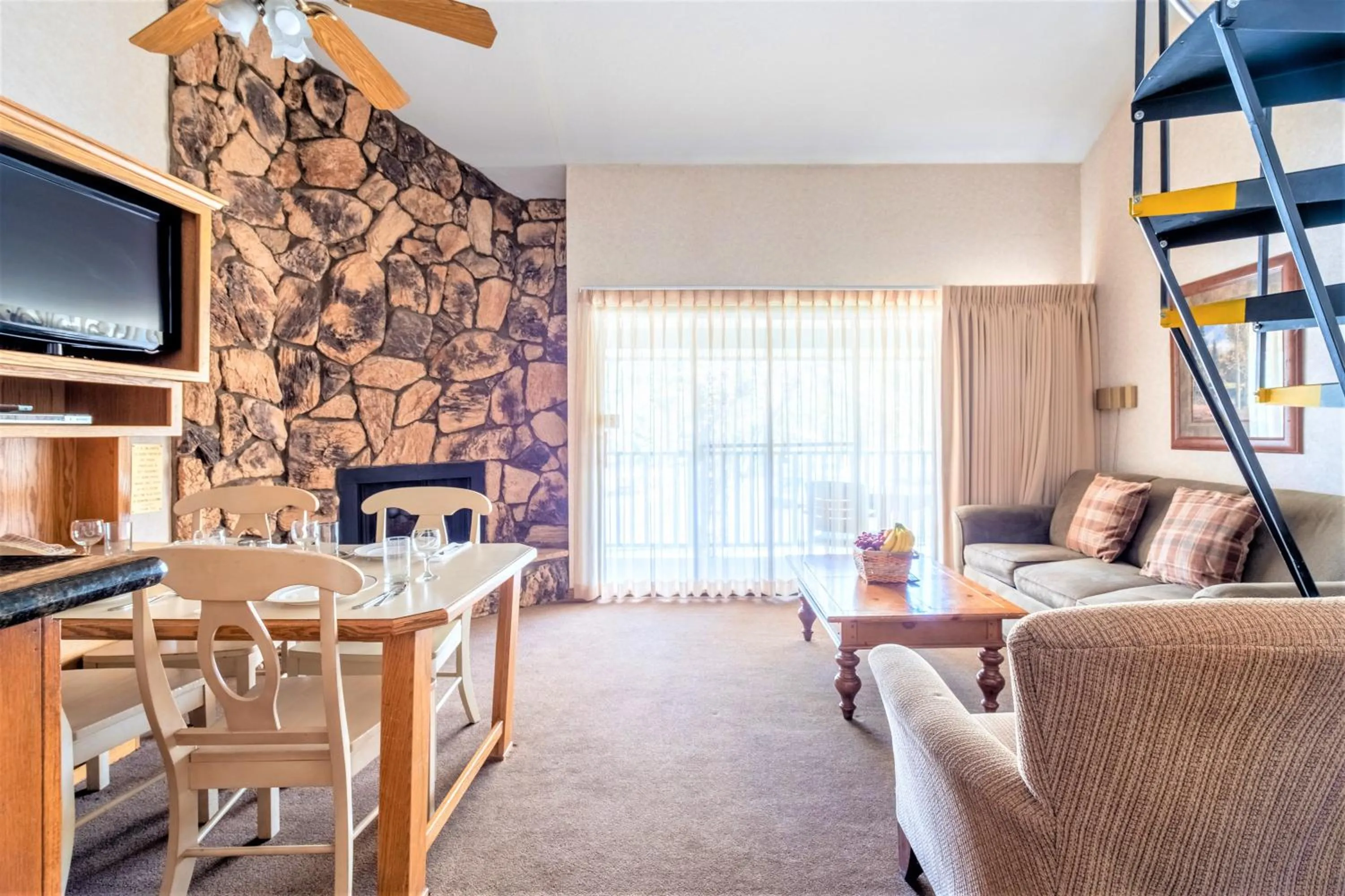 Living room in Lagonita Lodge