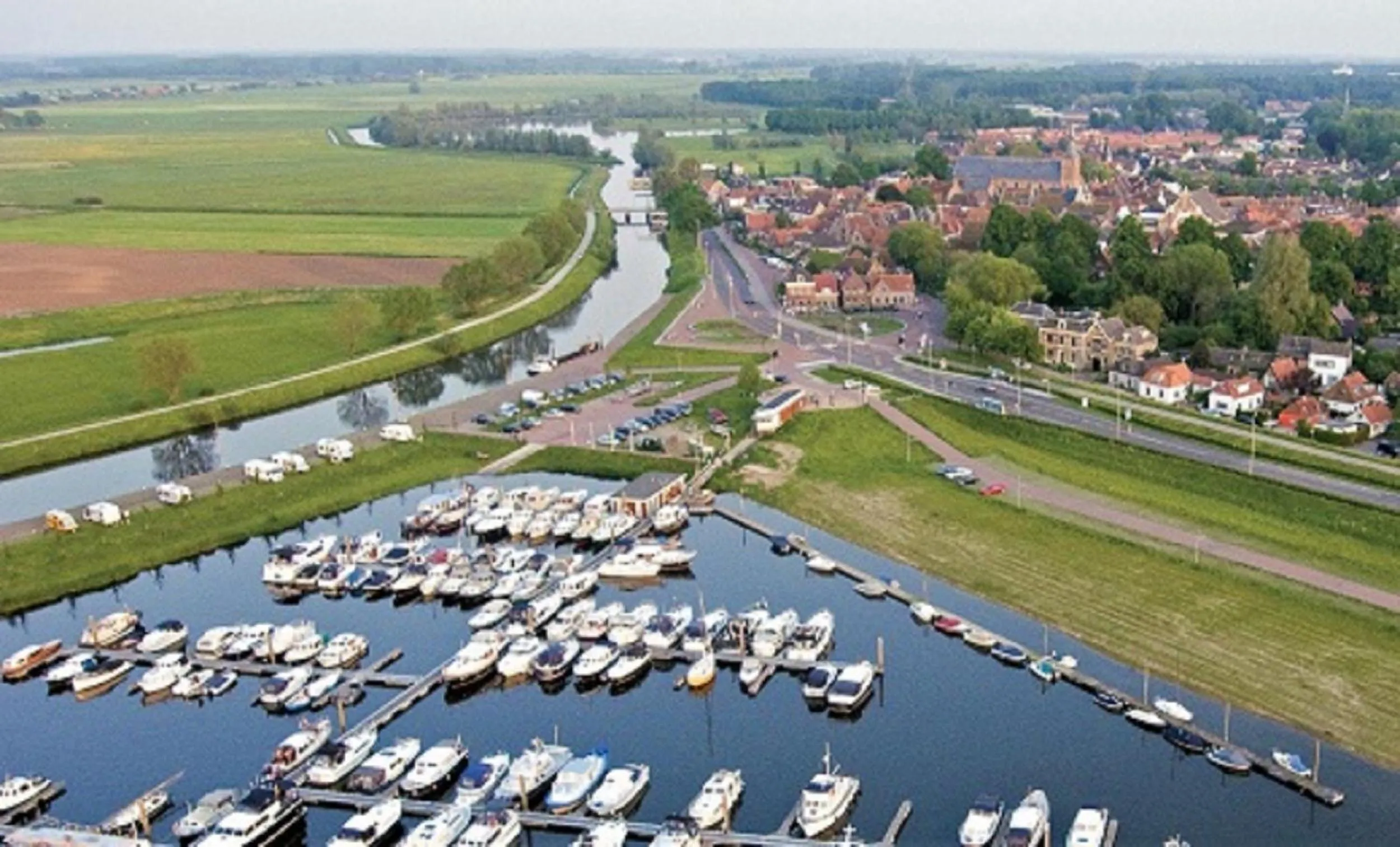 Neighbourhood in Tiny Hanzeboat