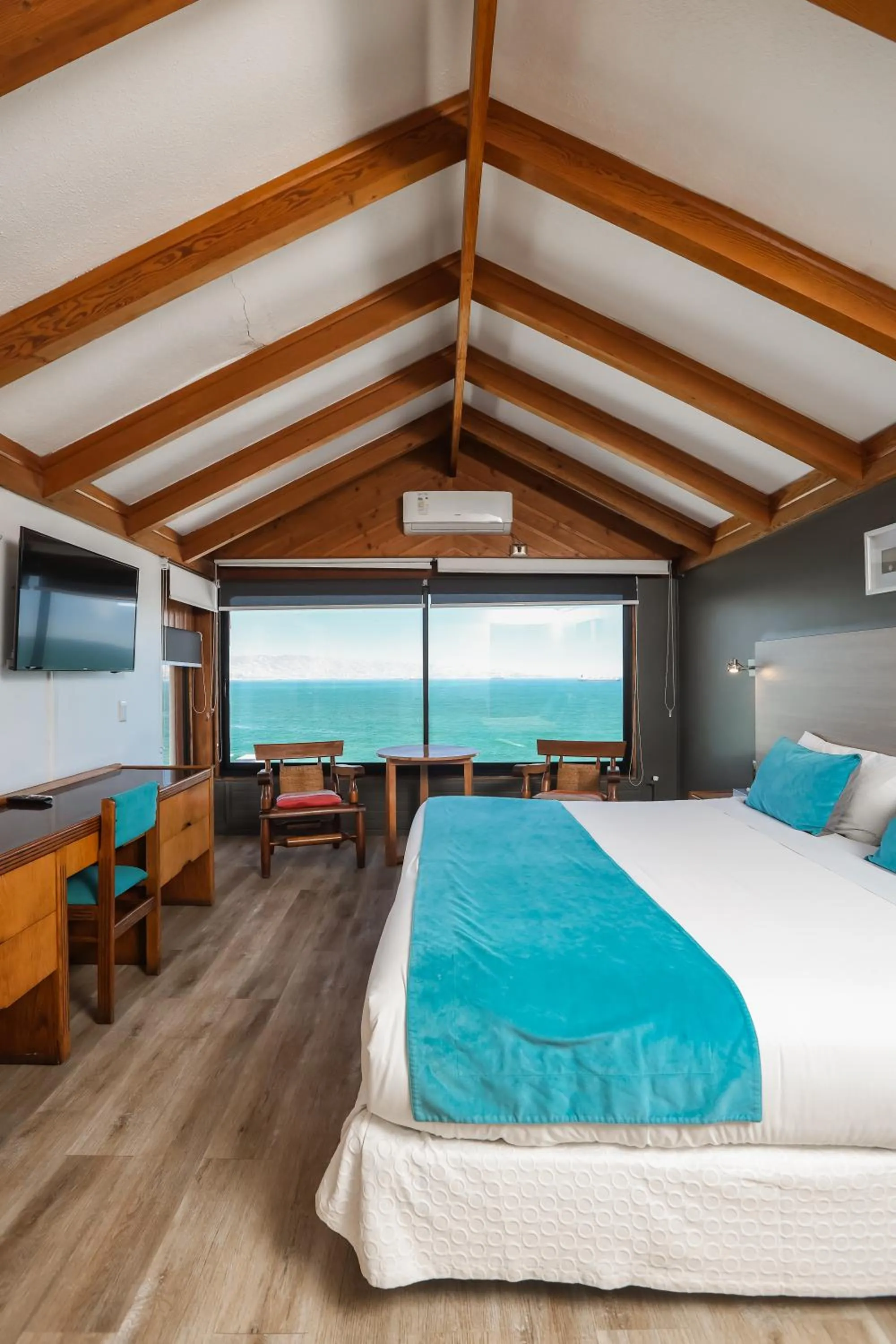 Bed in Hotel Oceanic