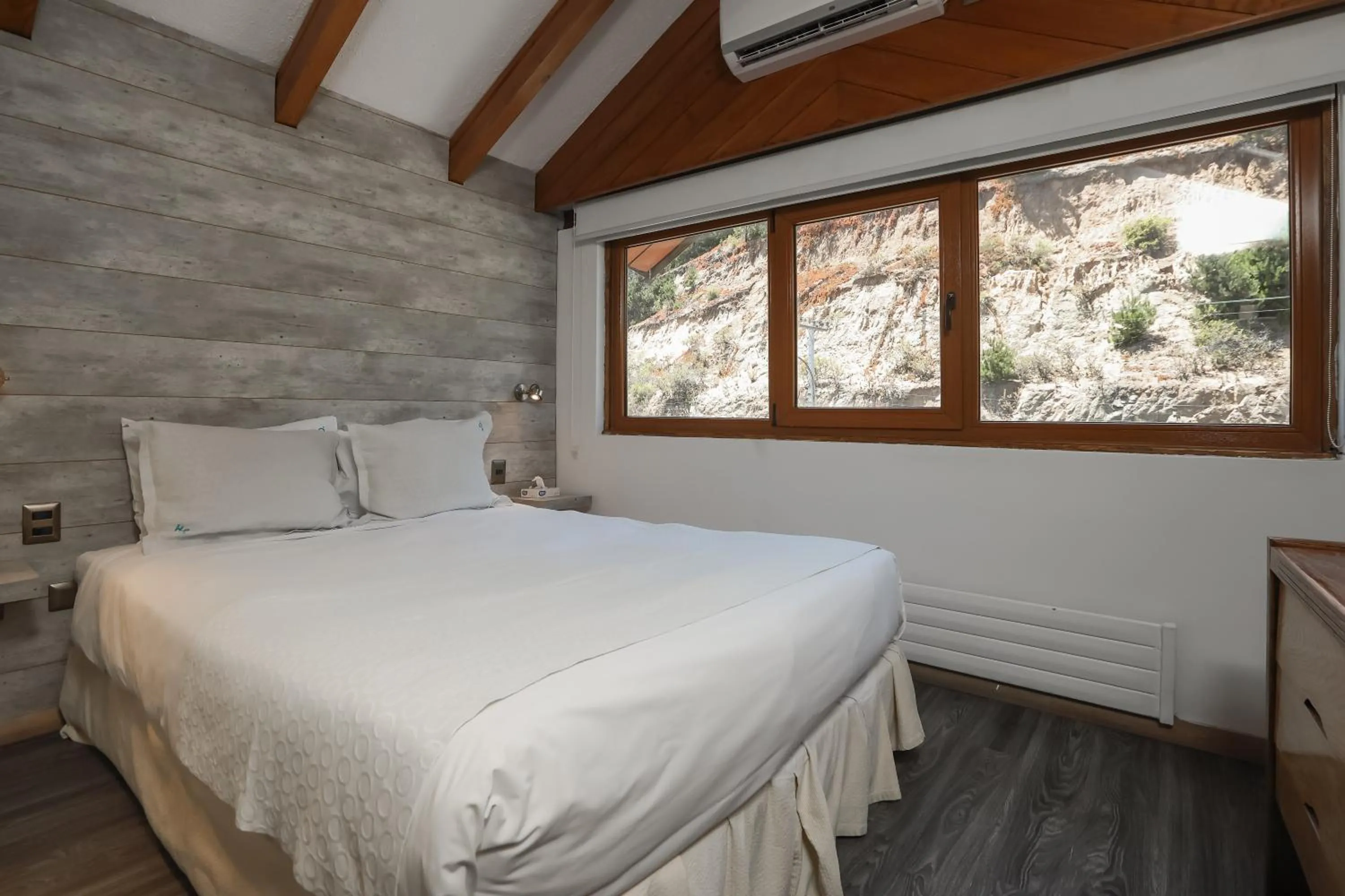 Bed in Hotel Oceanic