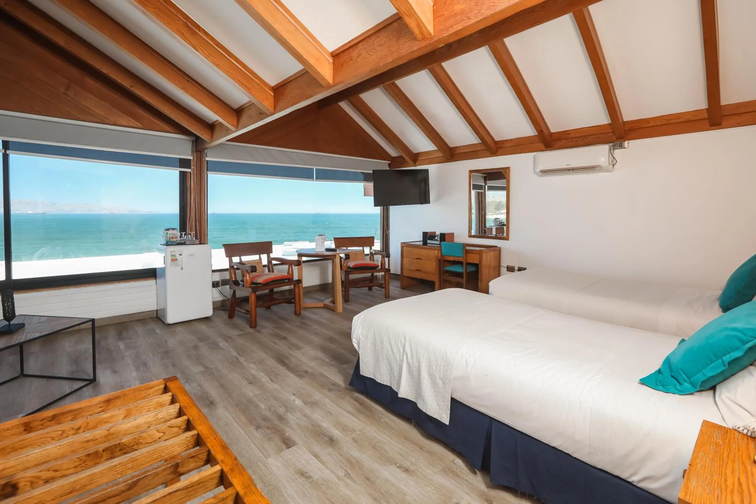 Bed in Hotel Oceanic