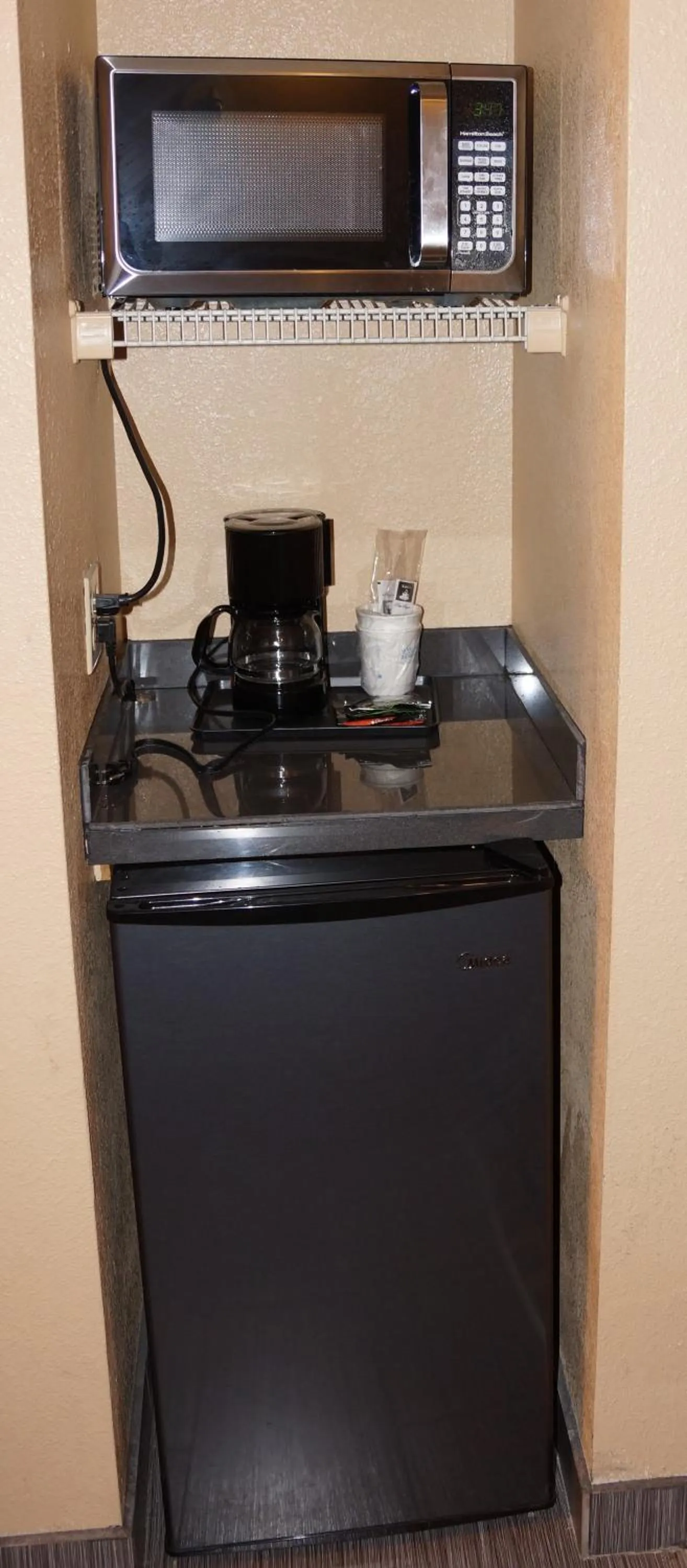 Coffee/tea facilities in Super 8 by Wyndham Farmers Branch/North Dallas