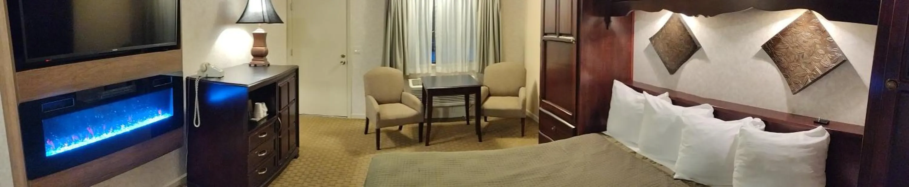 Photo of the whole room in Cedar Lodge