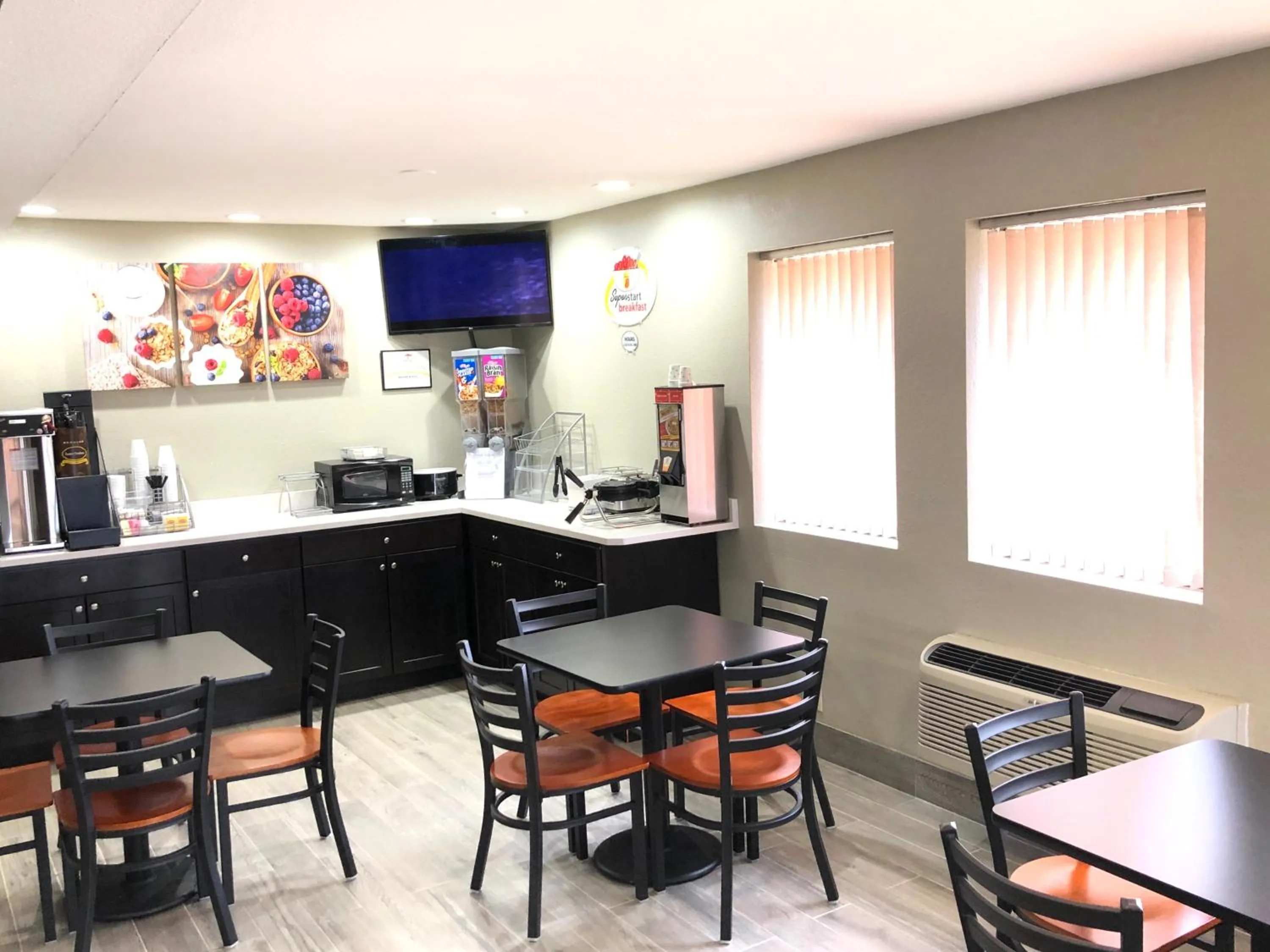 Breakfast in Super 8 by Wyndham Natchitoches