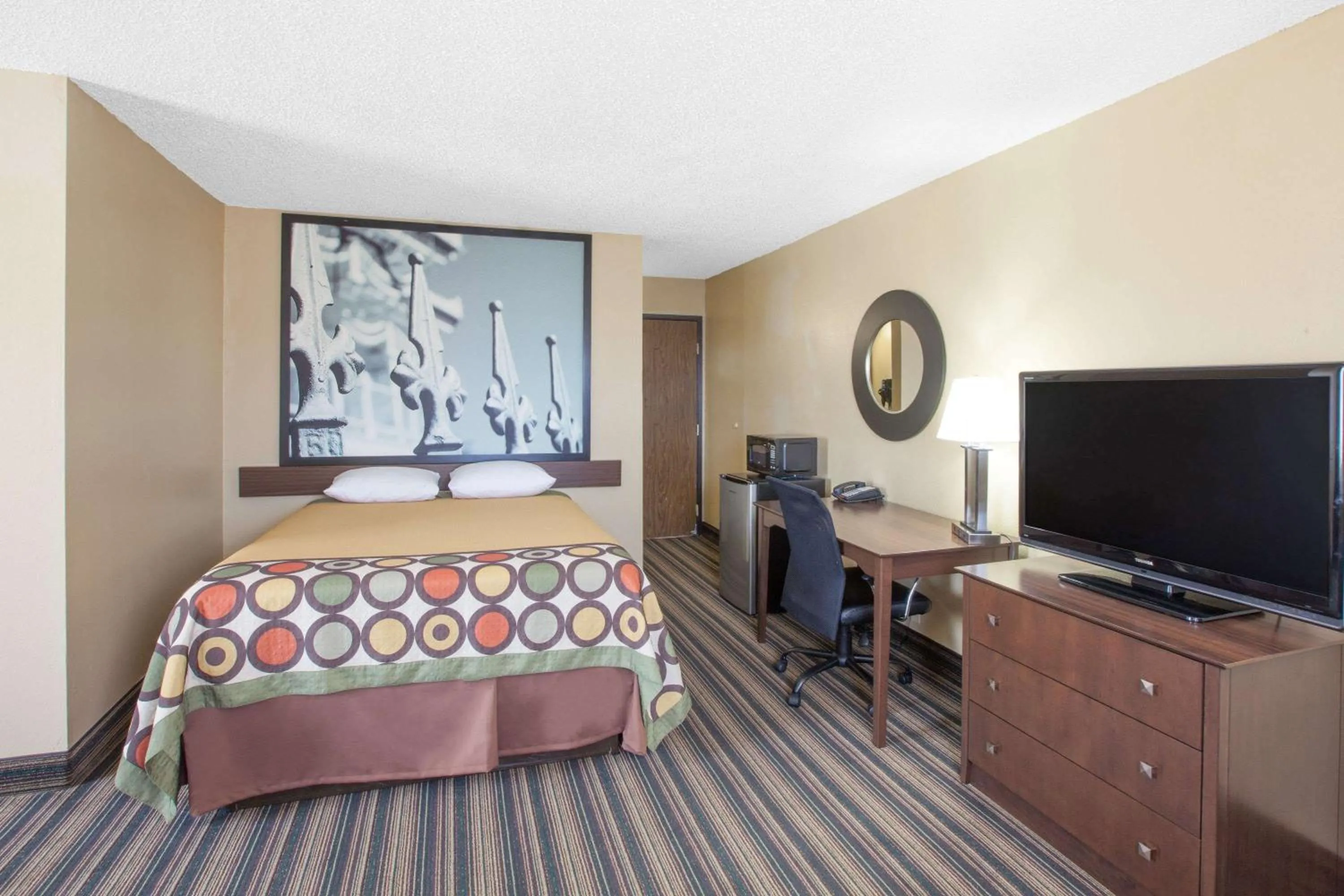 Photo of the whole room, Bed in Super 8 by Wyndham Natchitoches