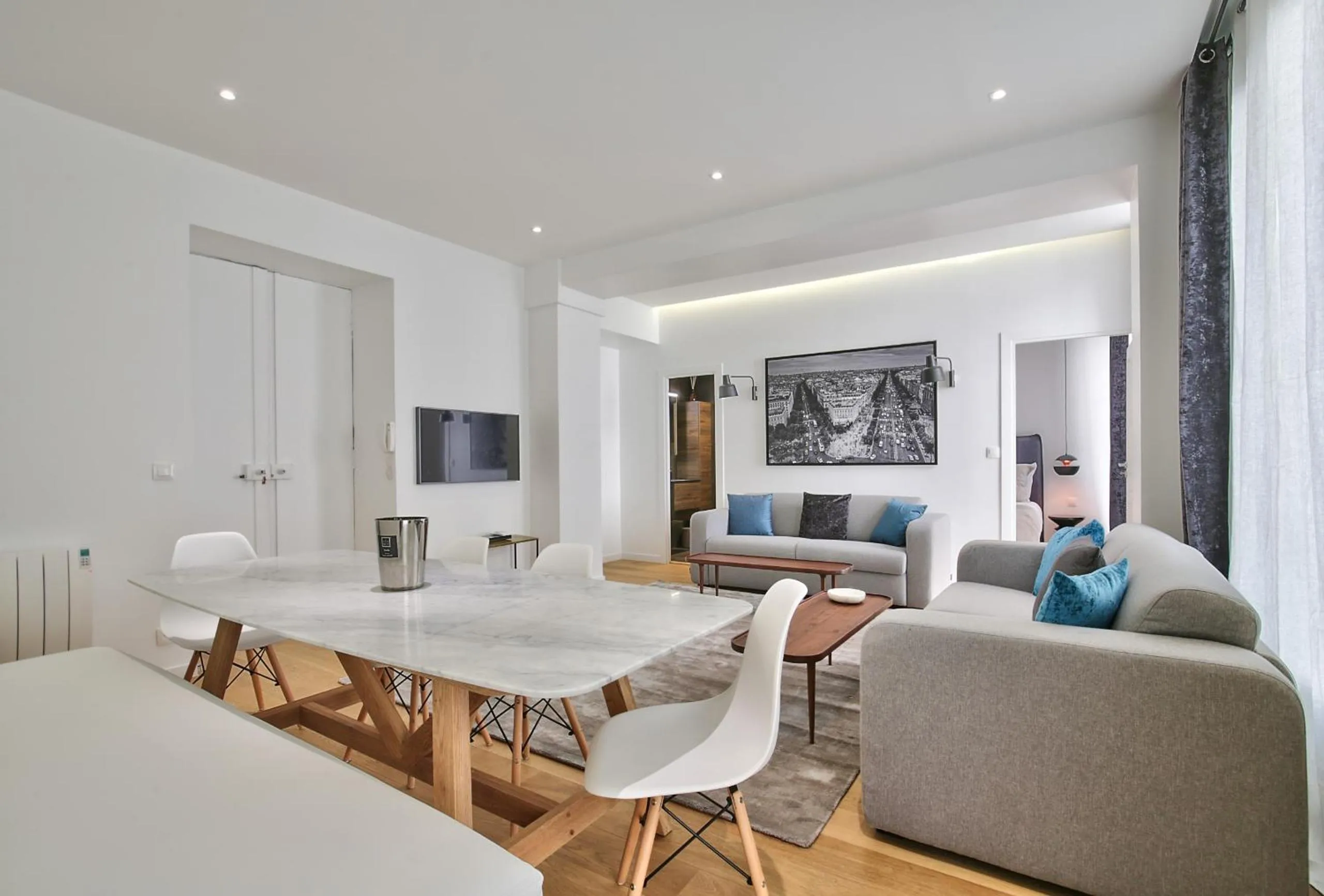 Communal lounge/ TV room in 69 - Authentic Parisian Home