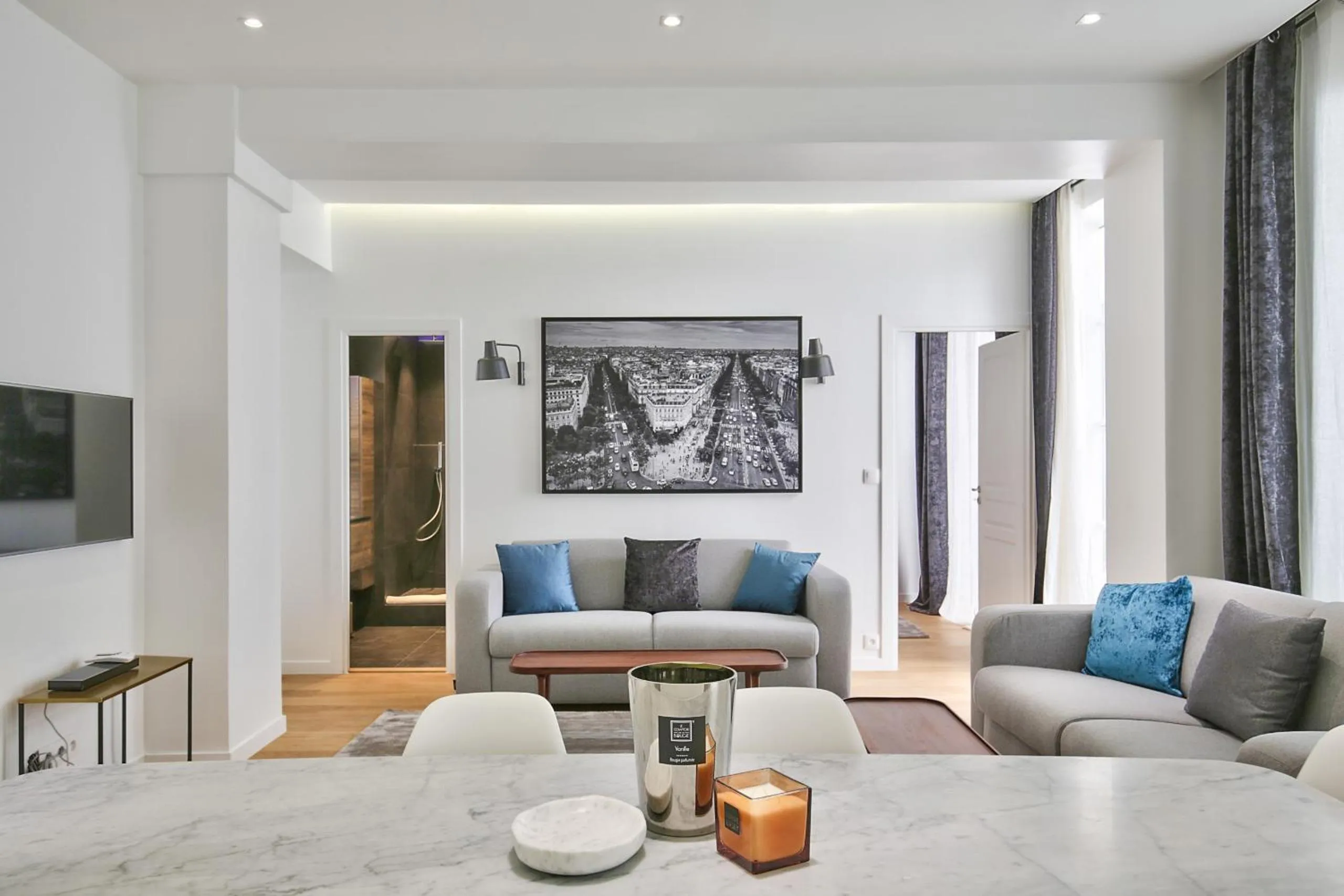 Communal lounge/ TV room in 69 - Authentic Parisian Home