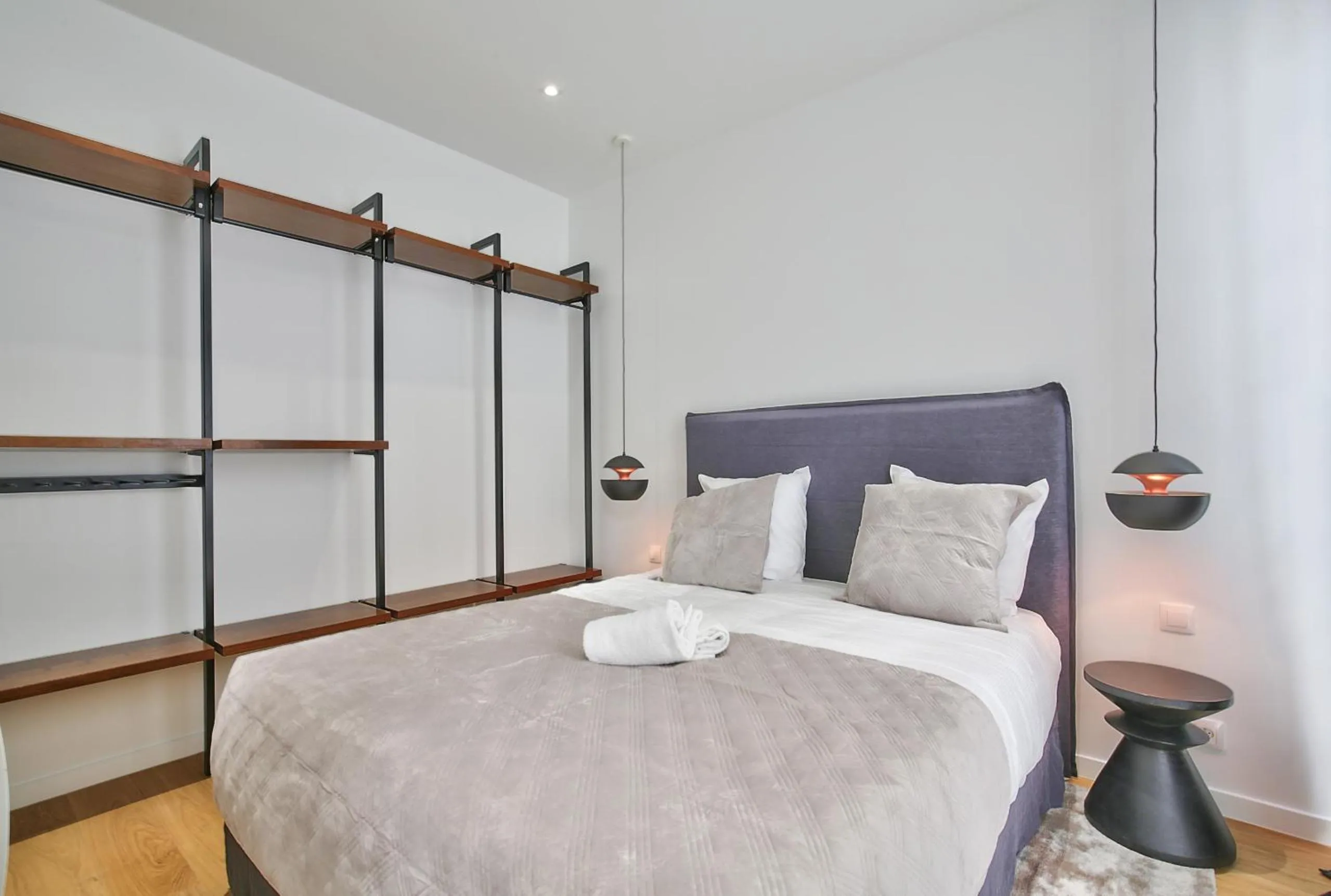 Bed in 69 - Authentic Parisian Home