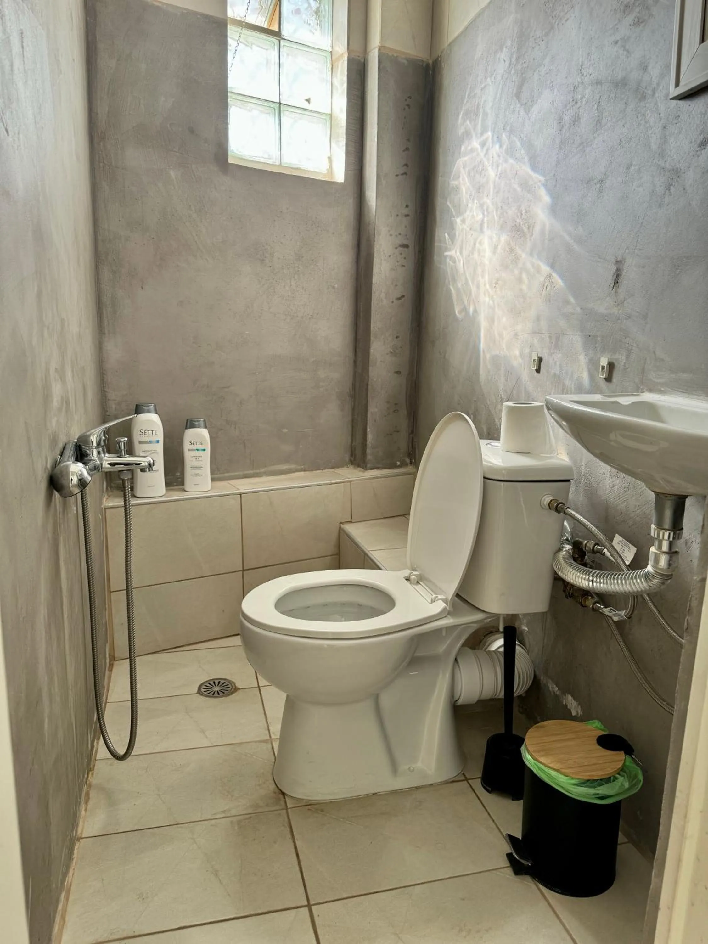 Shower in Starfish Seaside Studio