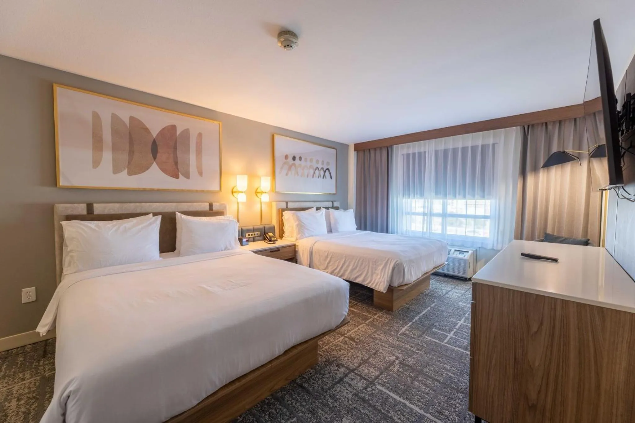 Photo of the whole room, Bed in Crowne Plaza Houston Galleria Area by IHG