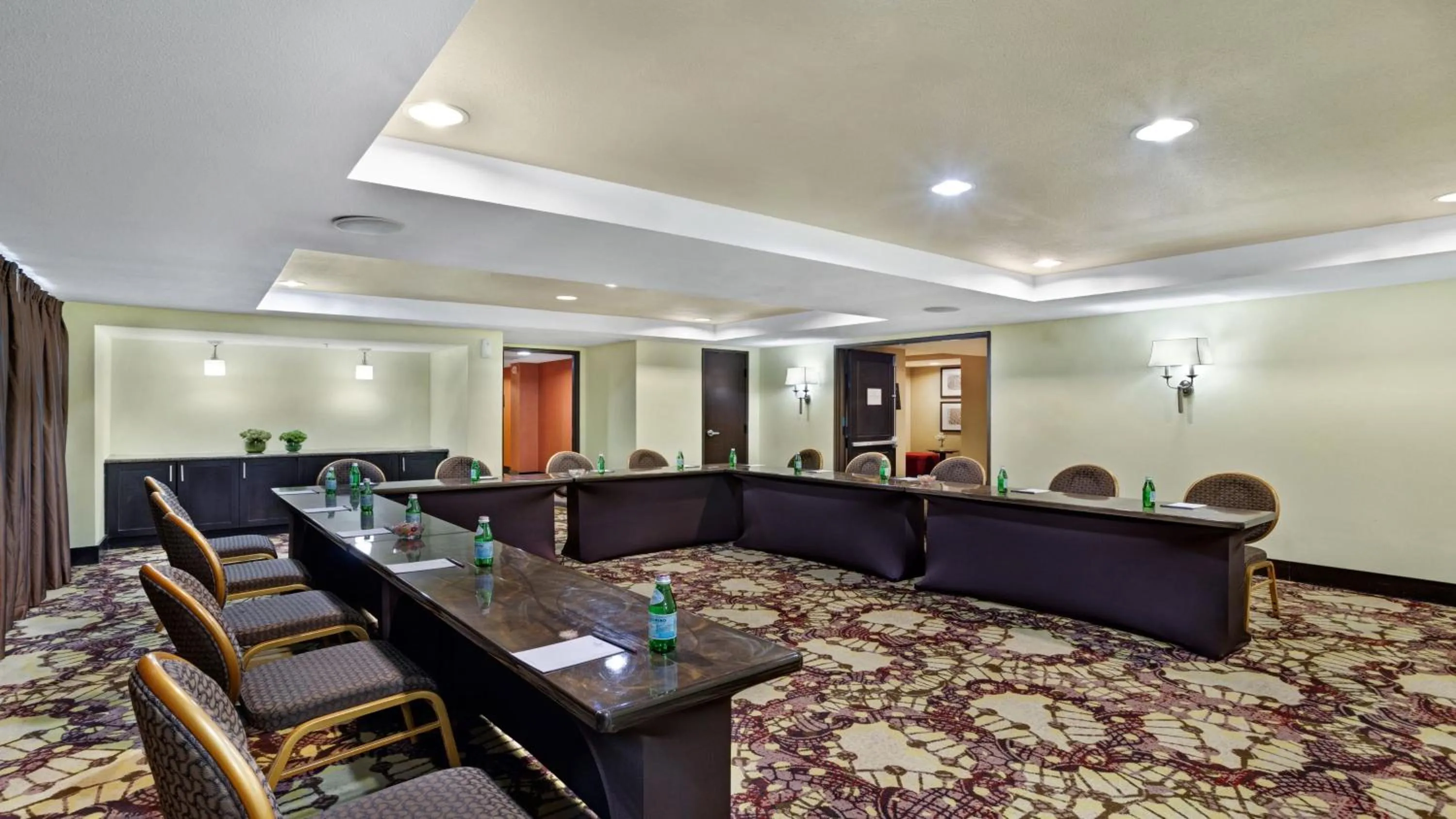 Meeting/conference room in Crowne Plaza Houston Galleria Area by IHG