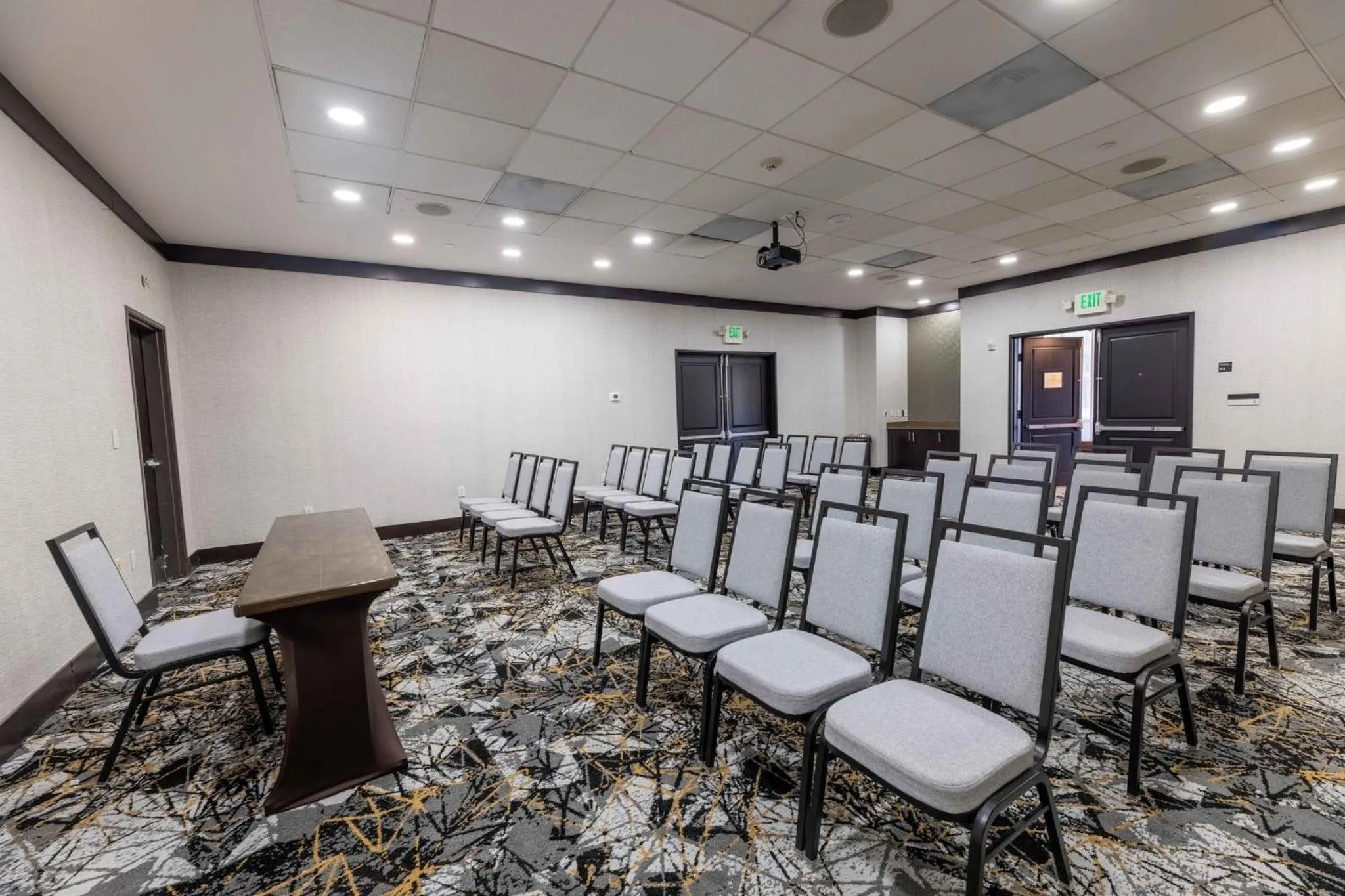 Meeting/conference room in Crowne Plaza Houston Galleria Area by IHG