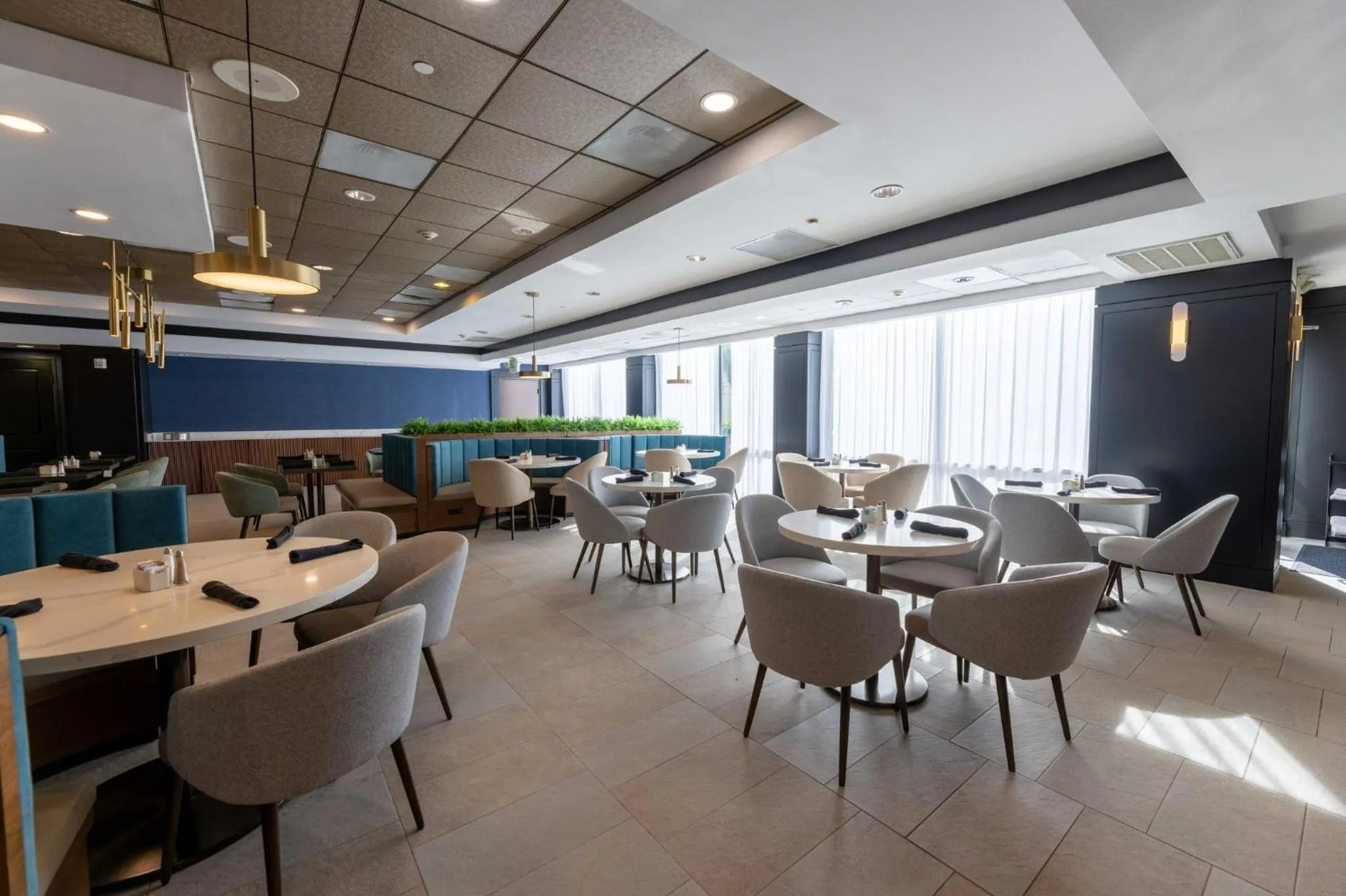 Restaurant/places to eat in Crowne Plaza Houston Galleria Area by IHG