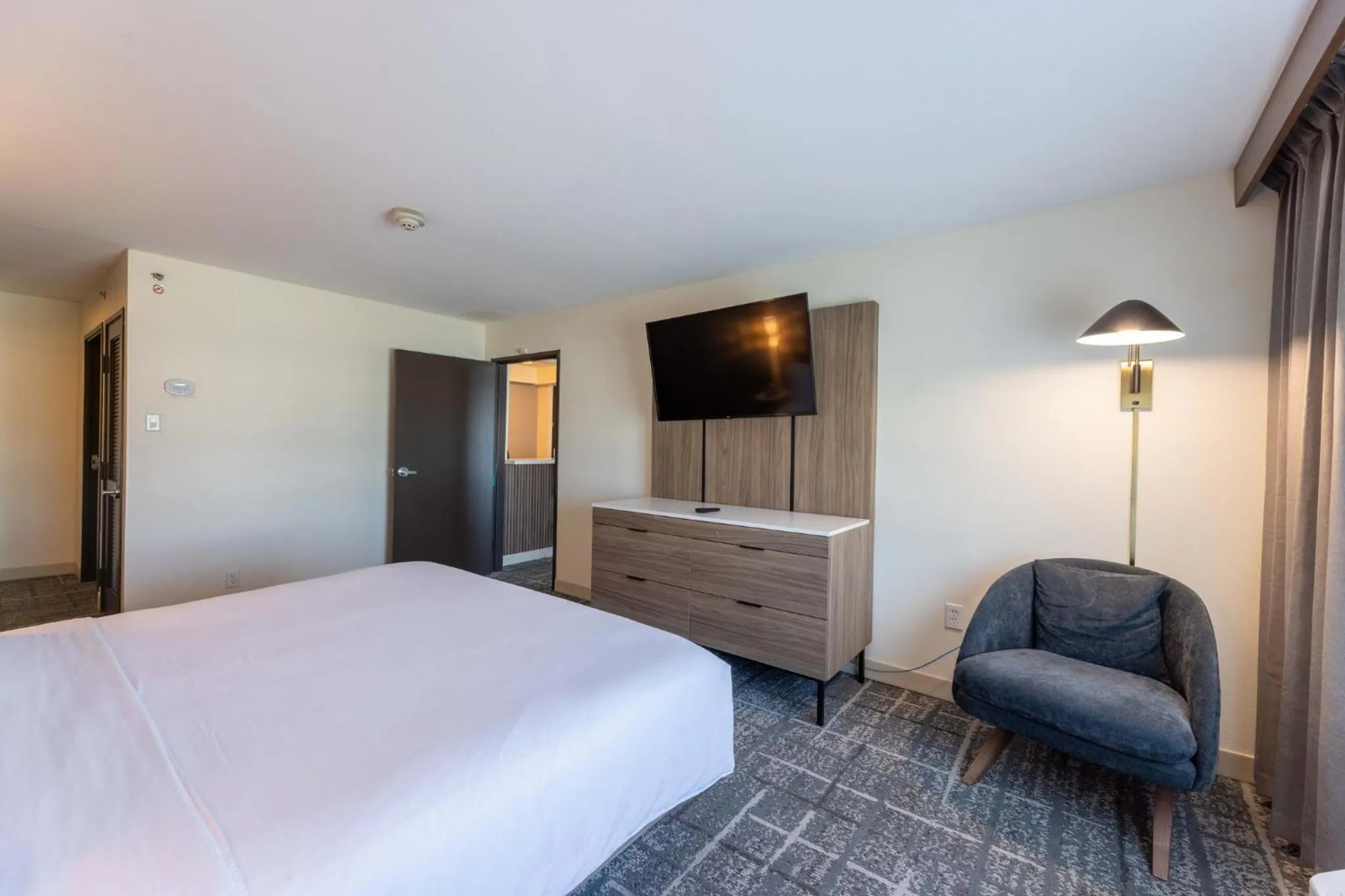 Photo of the whole room, Bed in Crowne Plaza Houston Galleria Area by IHG