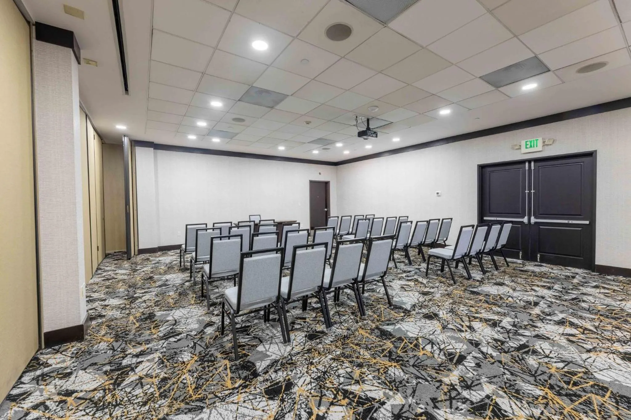 Meeting/conference room in Crowne Plaza Houston Galleria Area by IHG