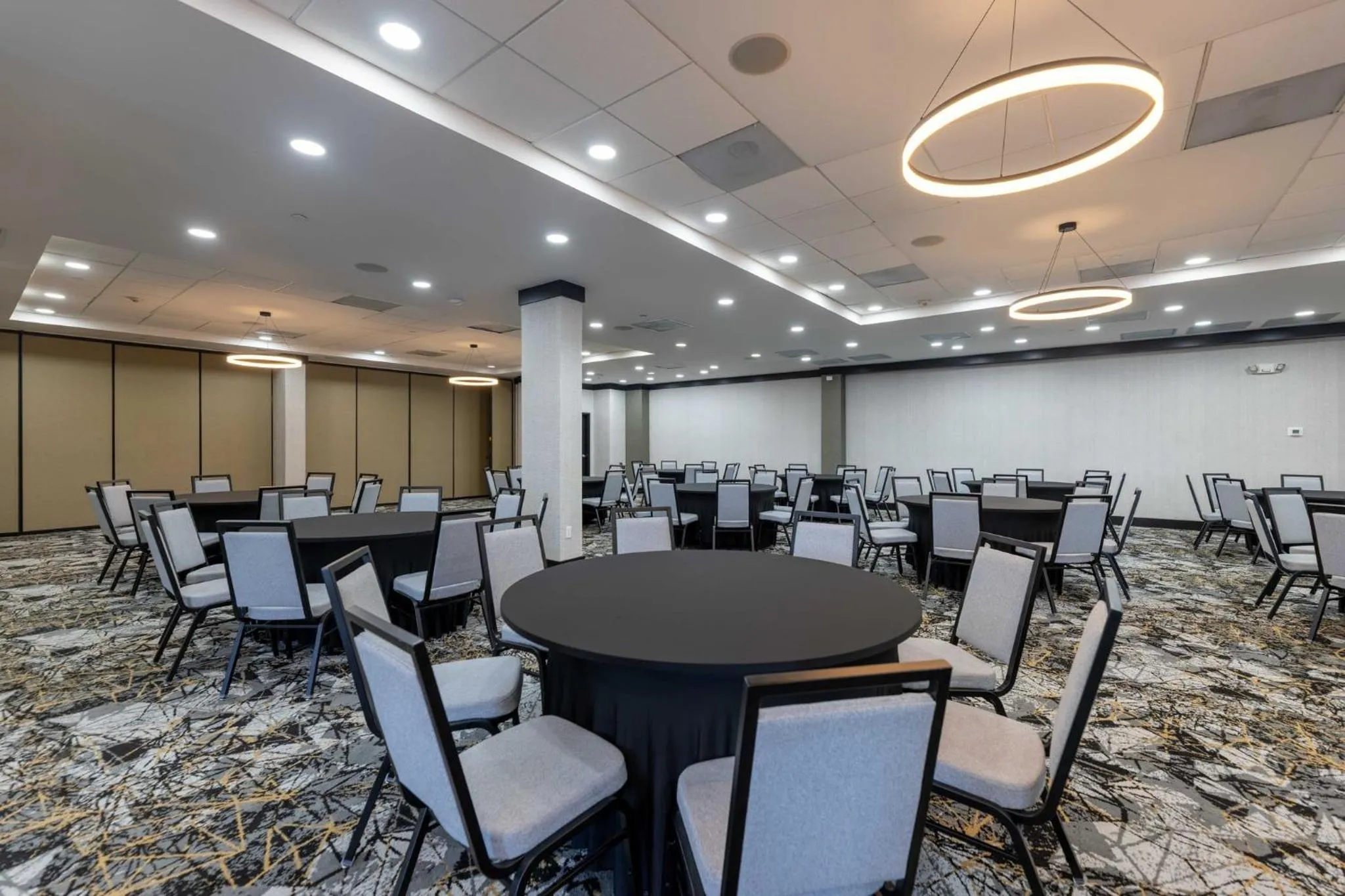 Meeting/conference room in Crowne Plaza Houston Galleria Area by IHG