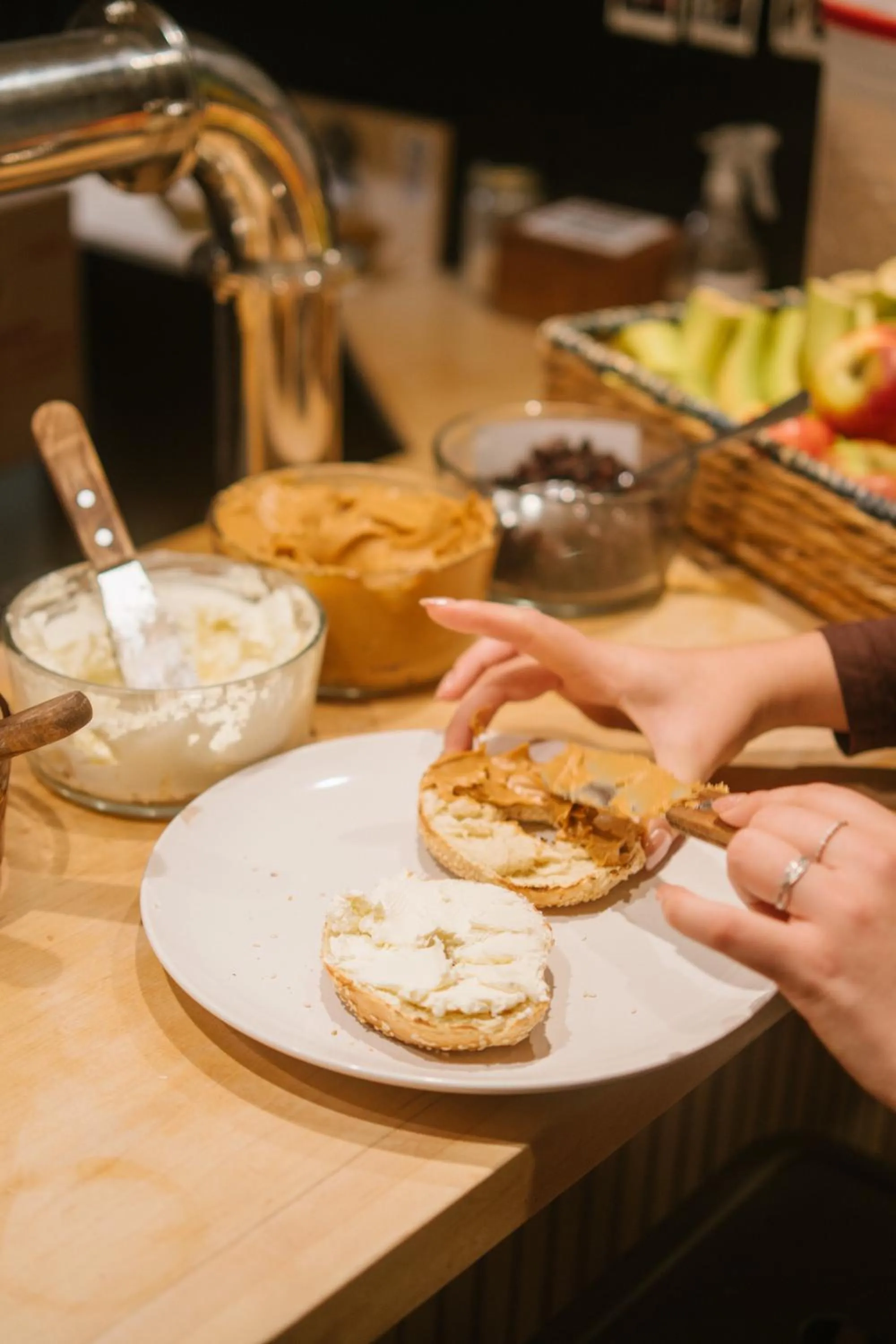 Buffet breakfast in Auberge Saintlo Montréal Hostel