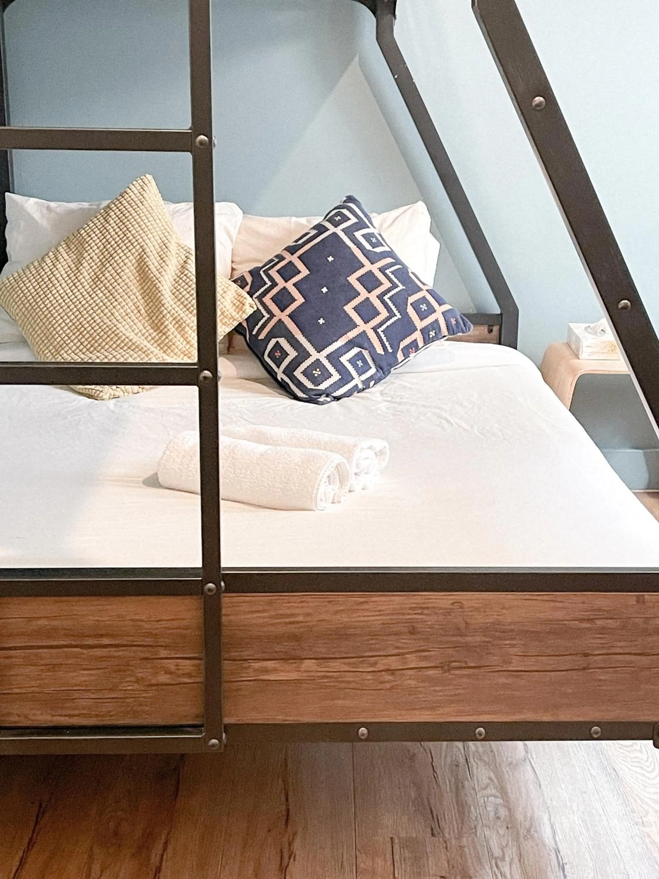 Bedroom, Bed in Auberge Saintlo Montréal Hostel