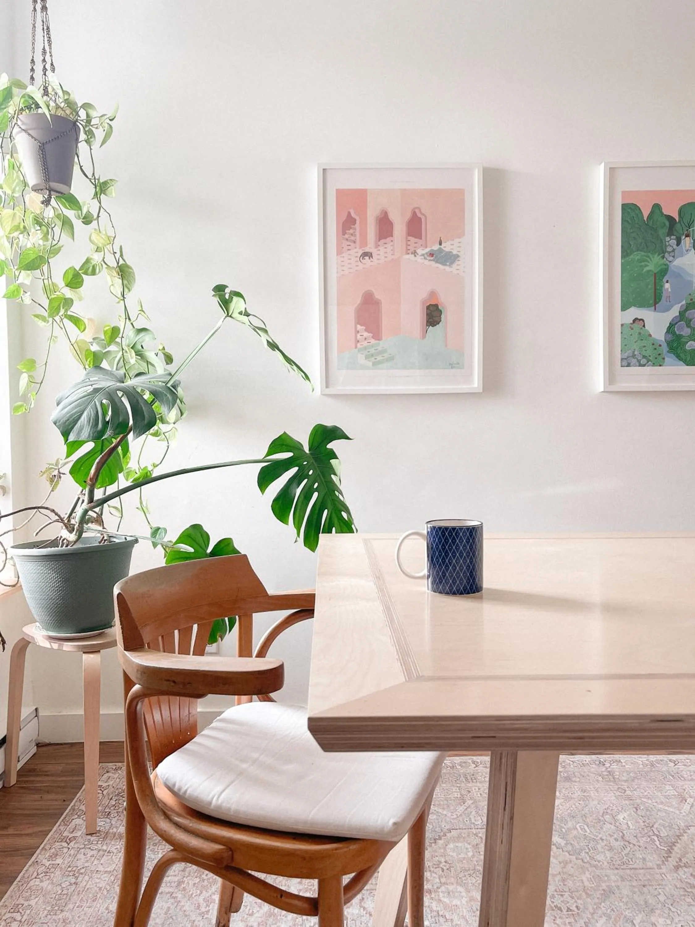 Seating area in Auberge Saintlo Montréal Hostel