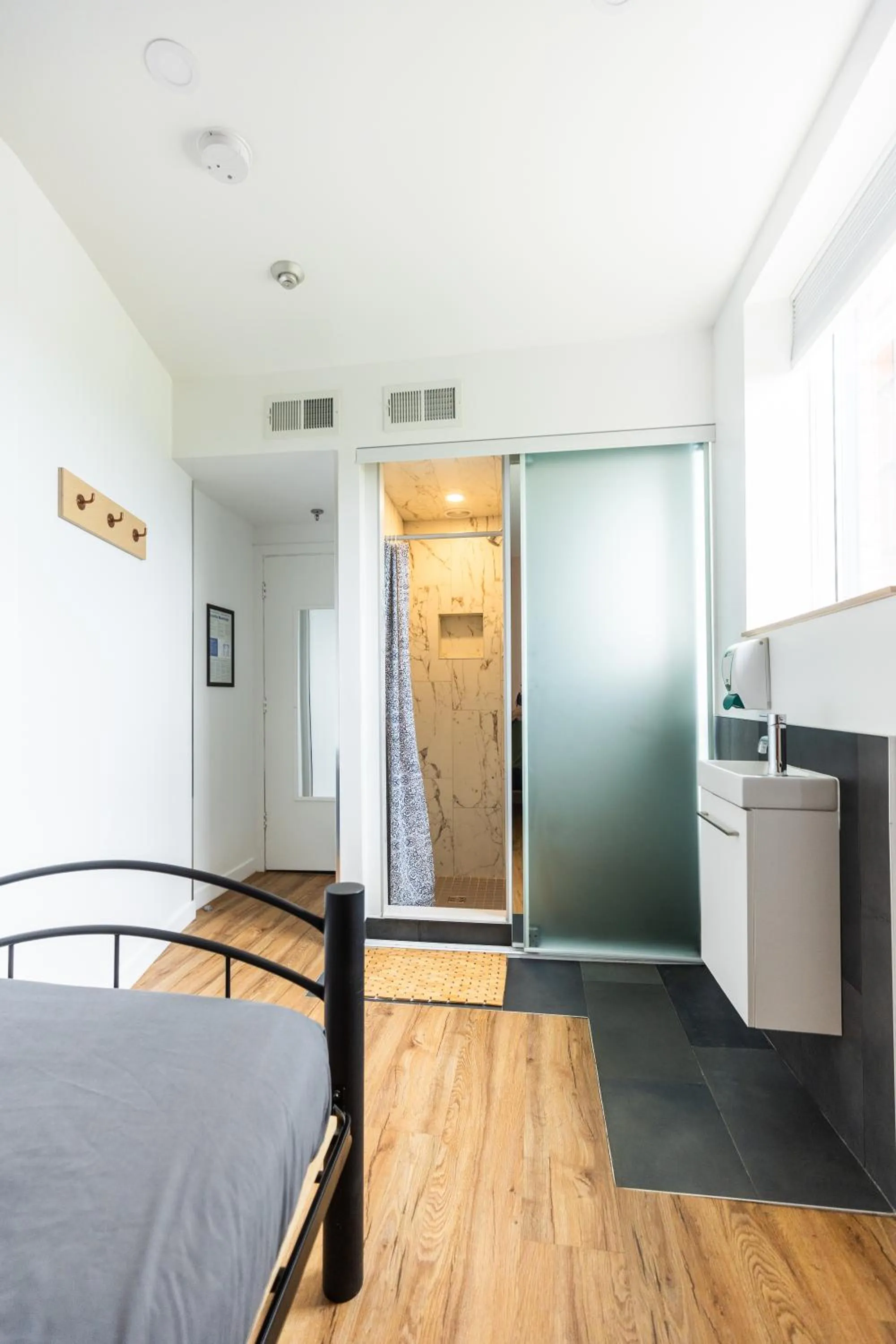 Photo of the whole room, Bed in Auberge Saintlo Montréal Hostel