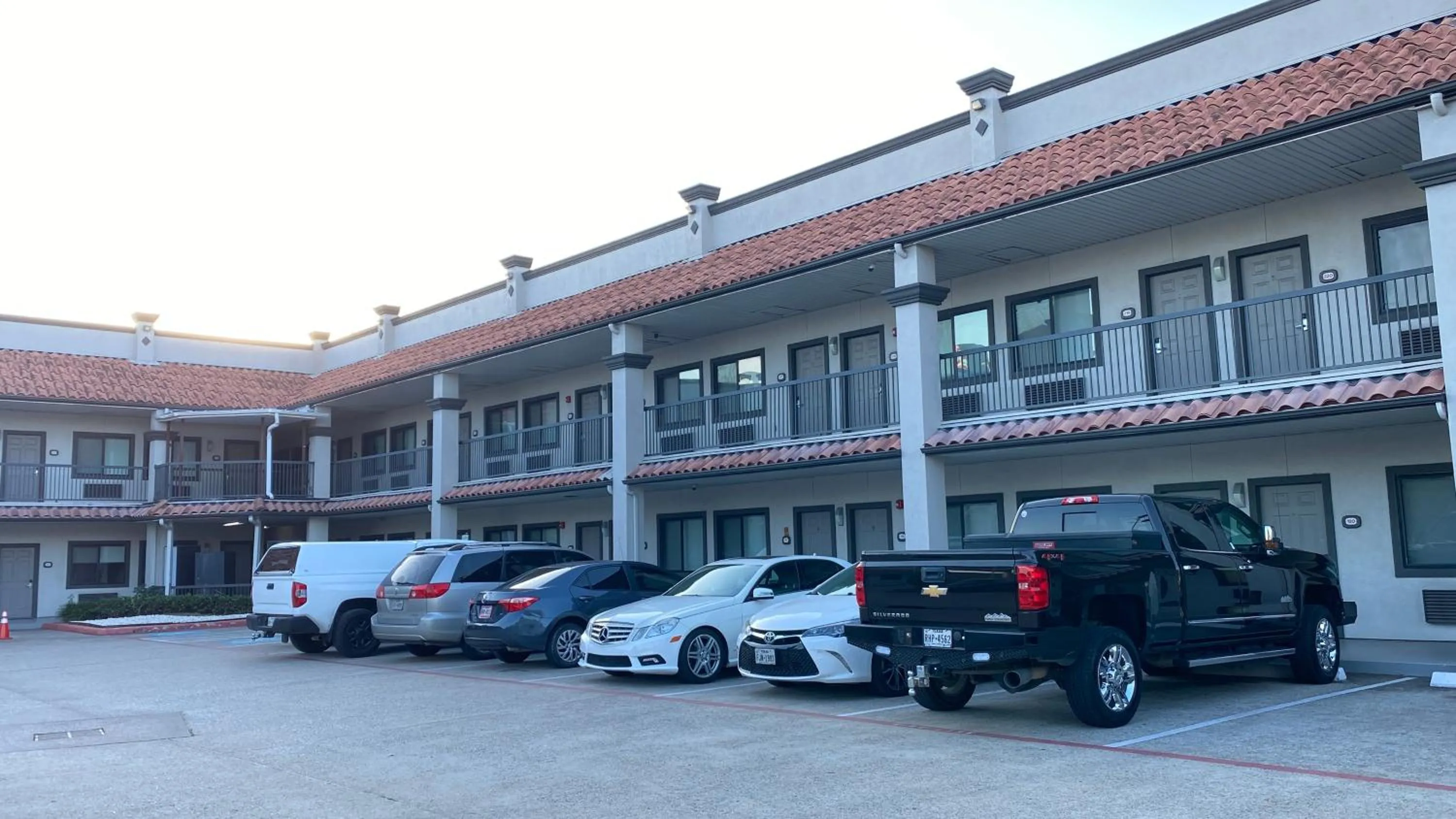 Property building in Island Suites Hobby Airport