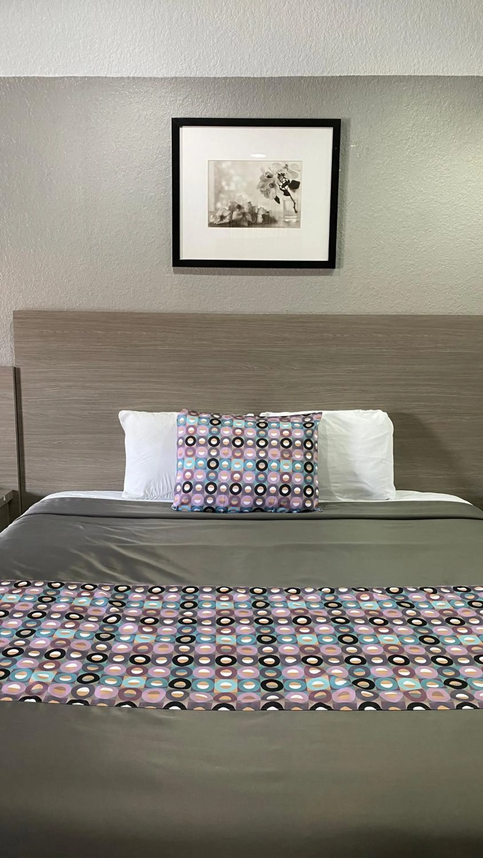 Bed in Island Suites Hobby Airport