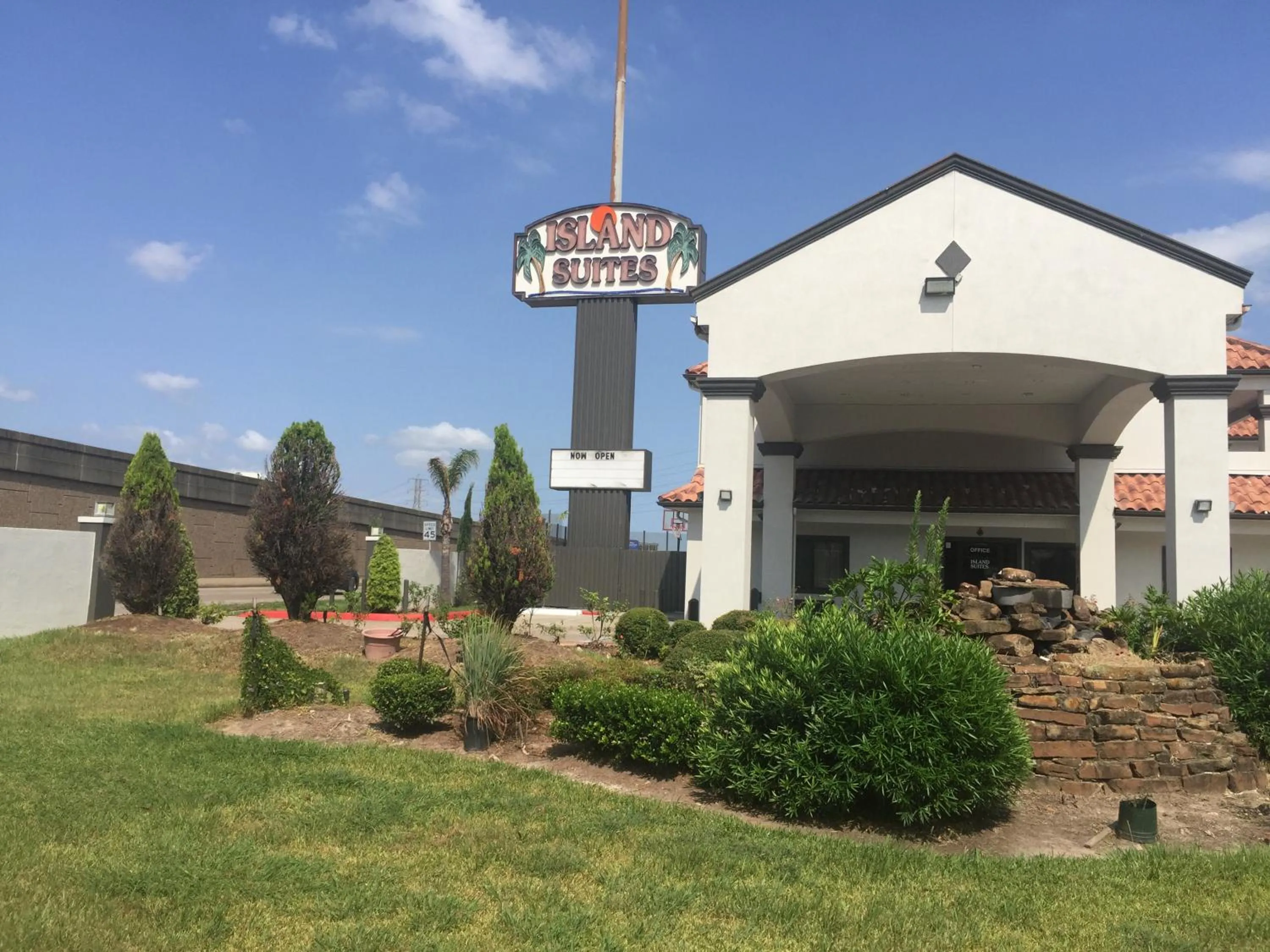 Island Suites Hobby Airport