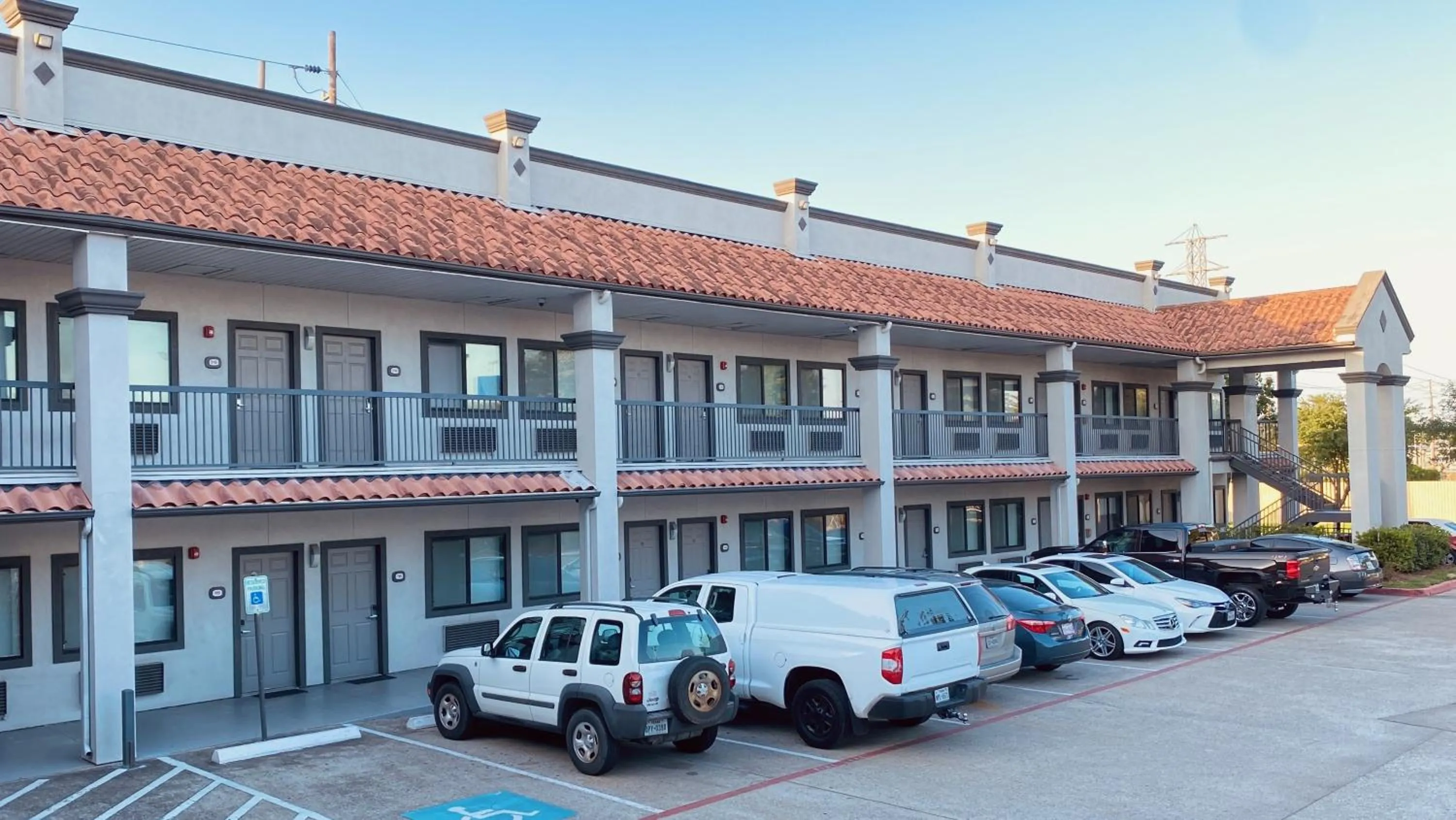 Parking in Island Suites Hobby Airport