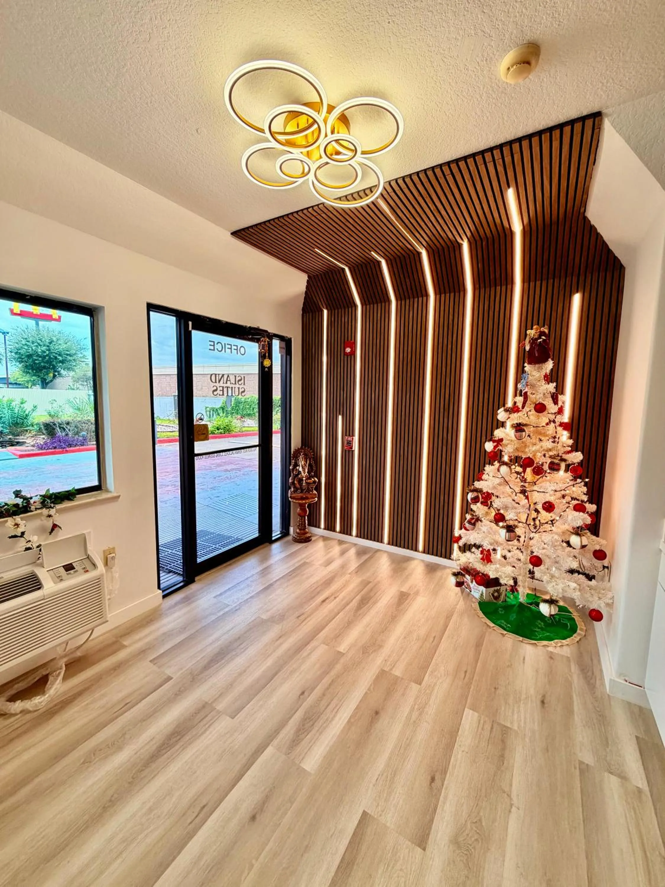 Lobby or reception in Island Suites Hobby Airport