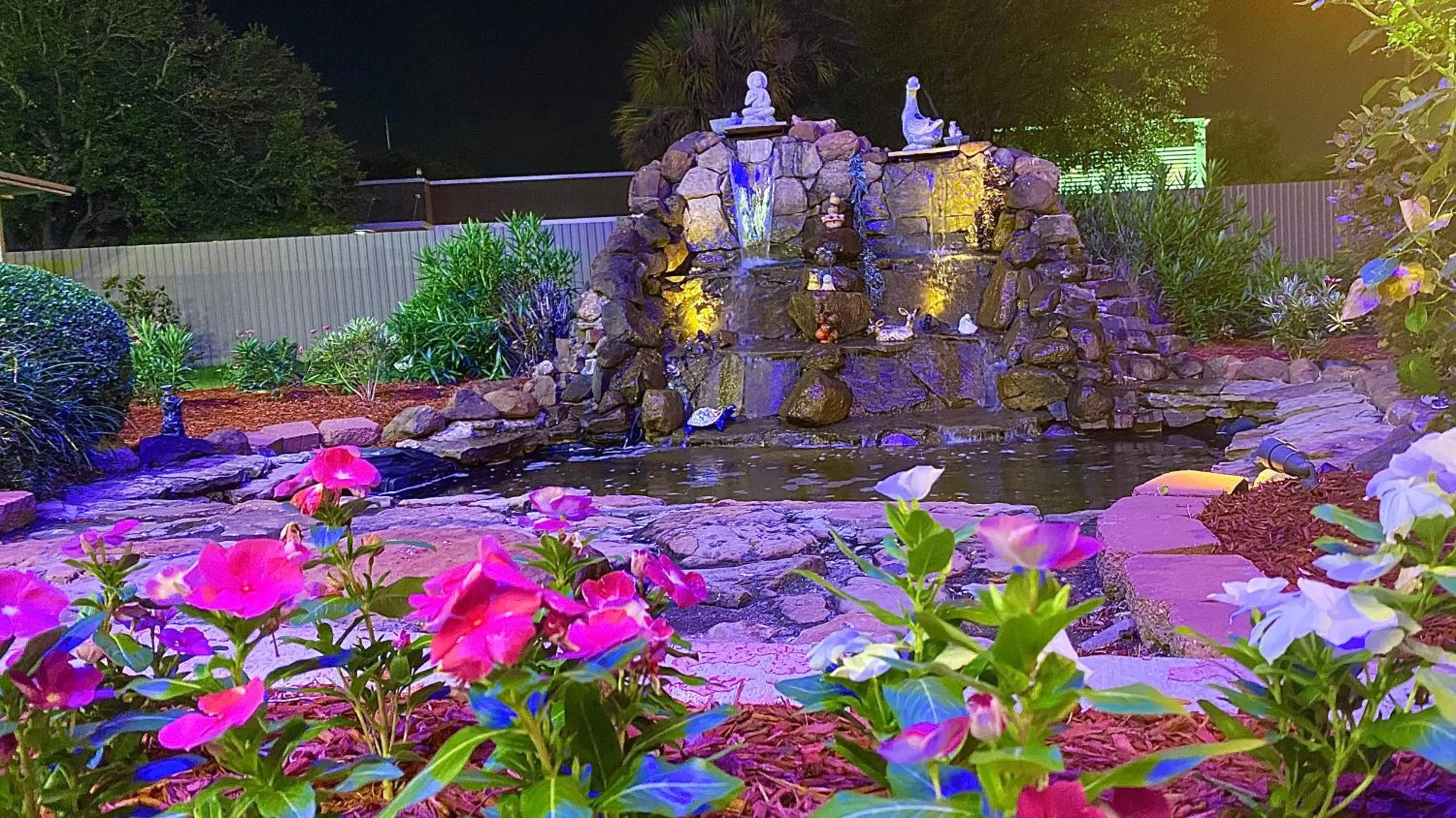 Property building in Island Suites Hobby Airport