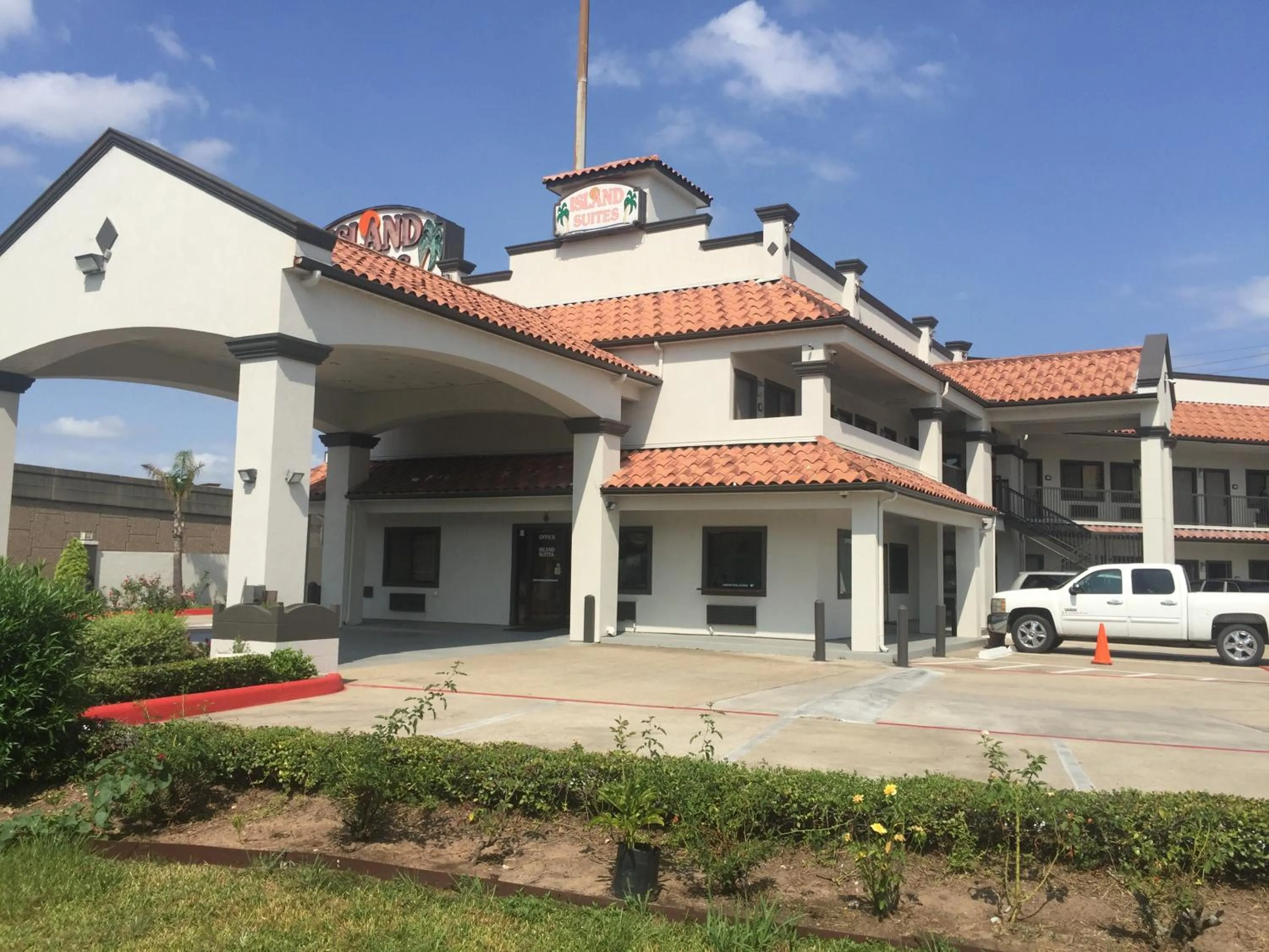 Island Suites Hobby Airport