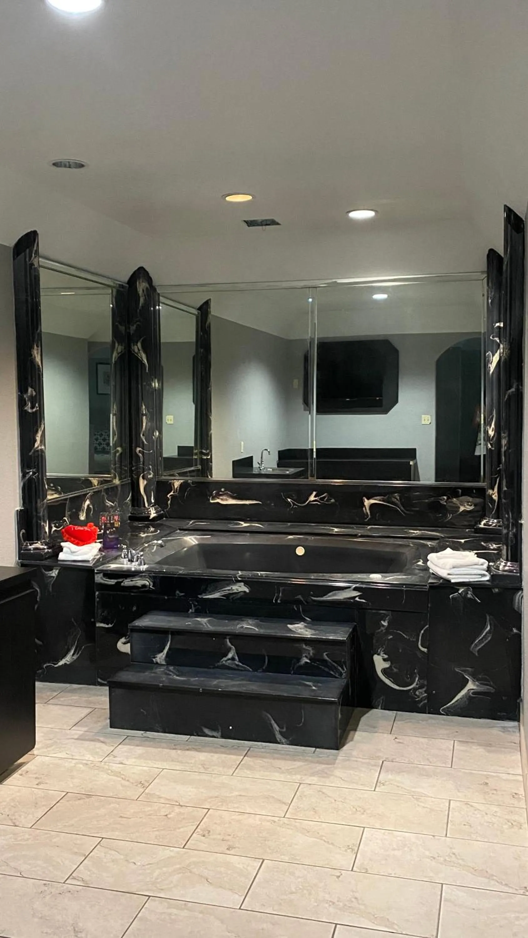 Island Suites Hobby Airport