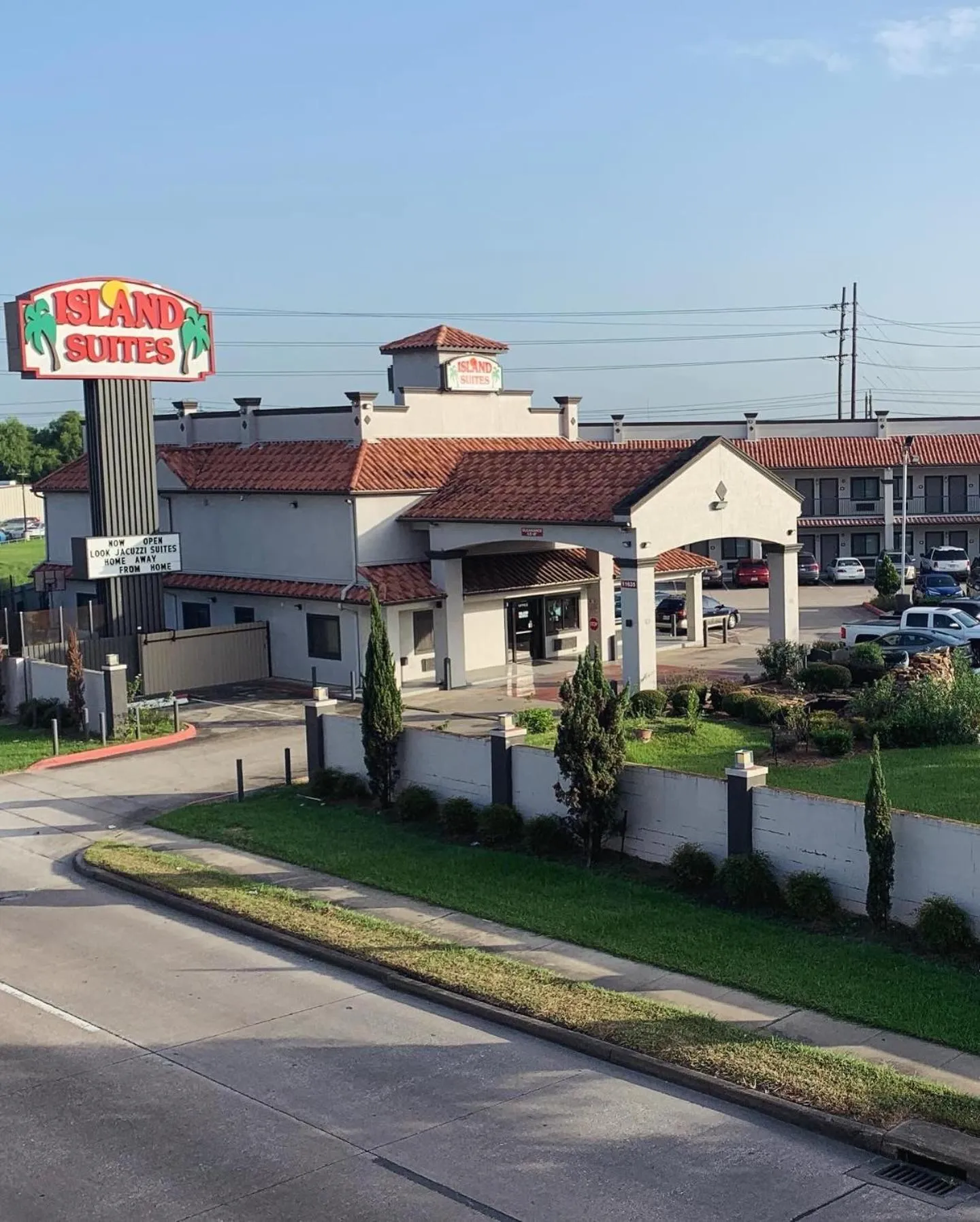 Property building in Island Suites Hobby Airport