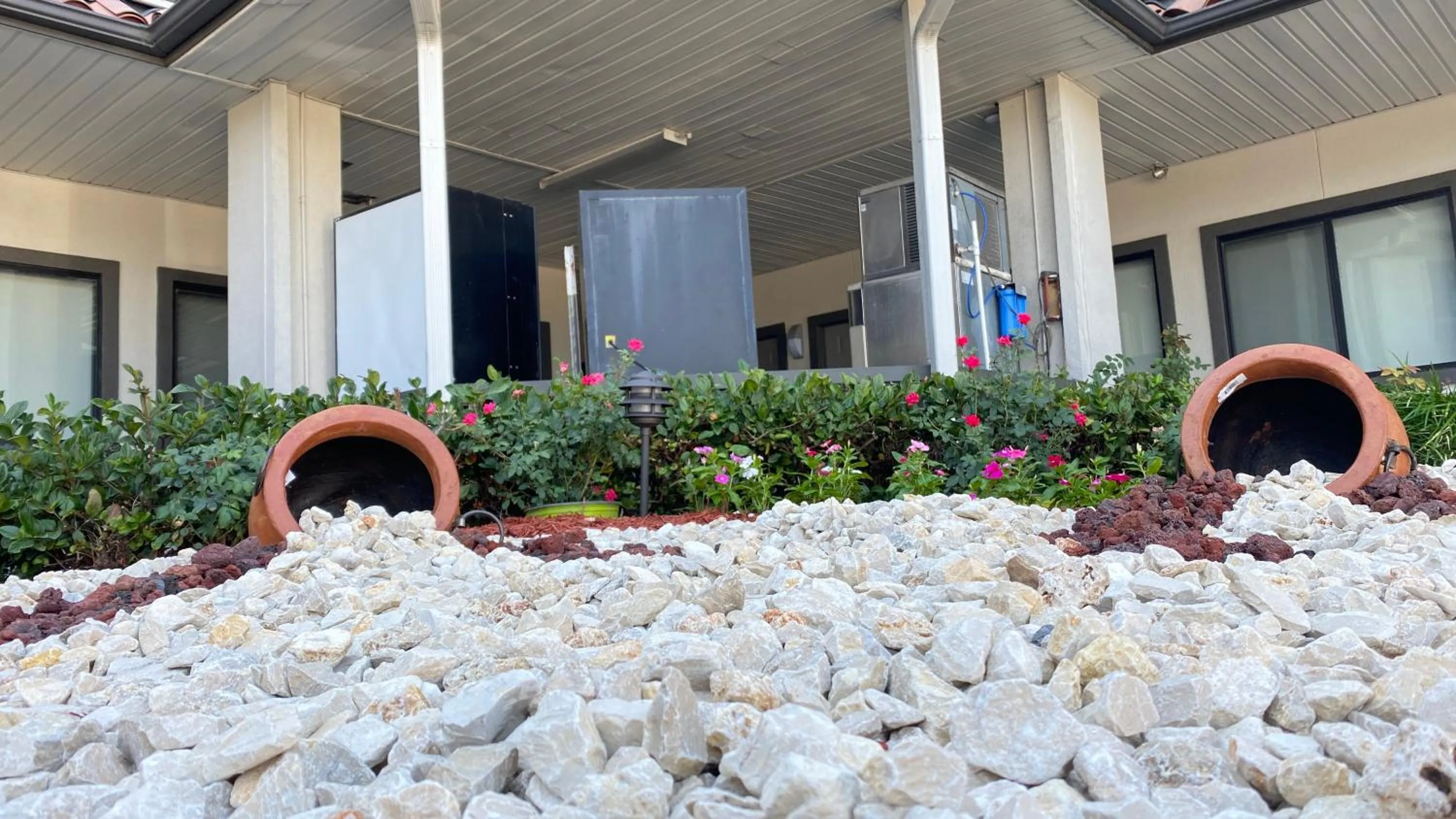 Property building in Island Suites Hobby Airport