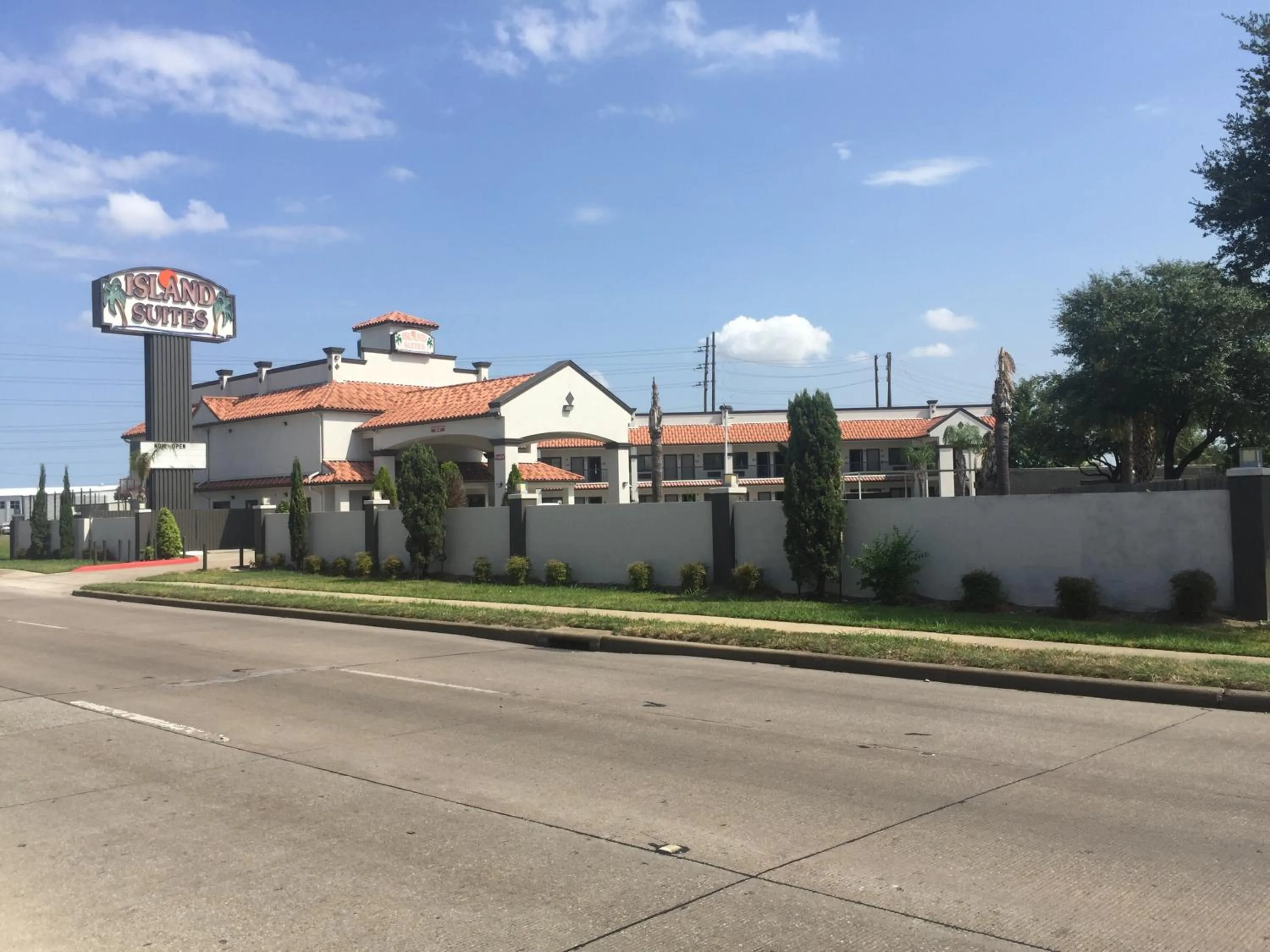 Island Suites Hobby Airport