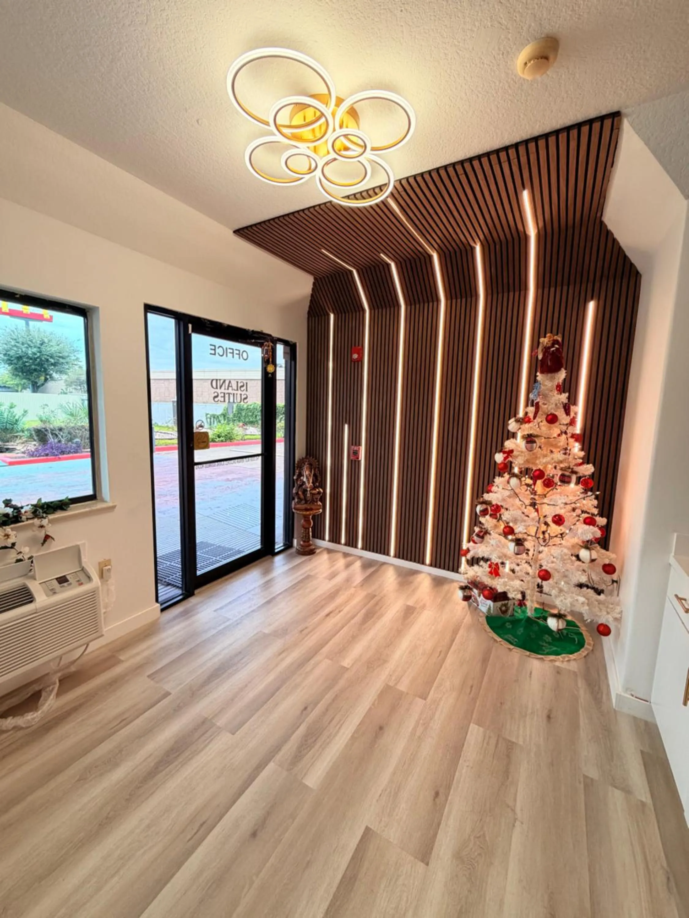 Lobby or reception in Island Suites Hobby Airport