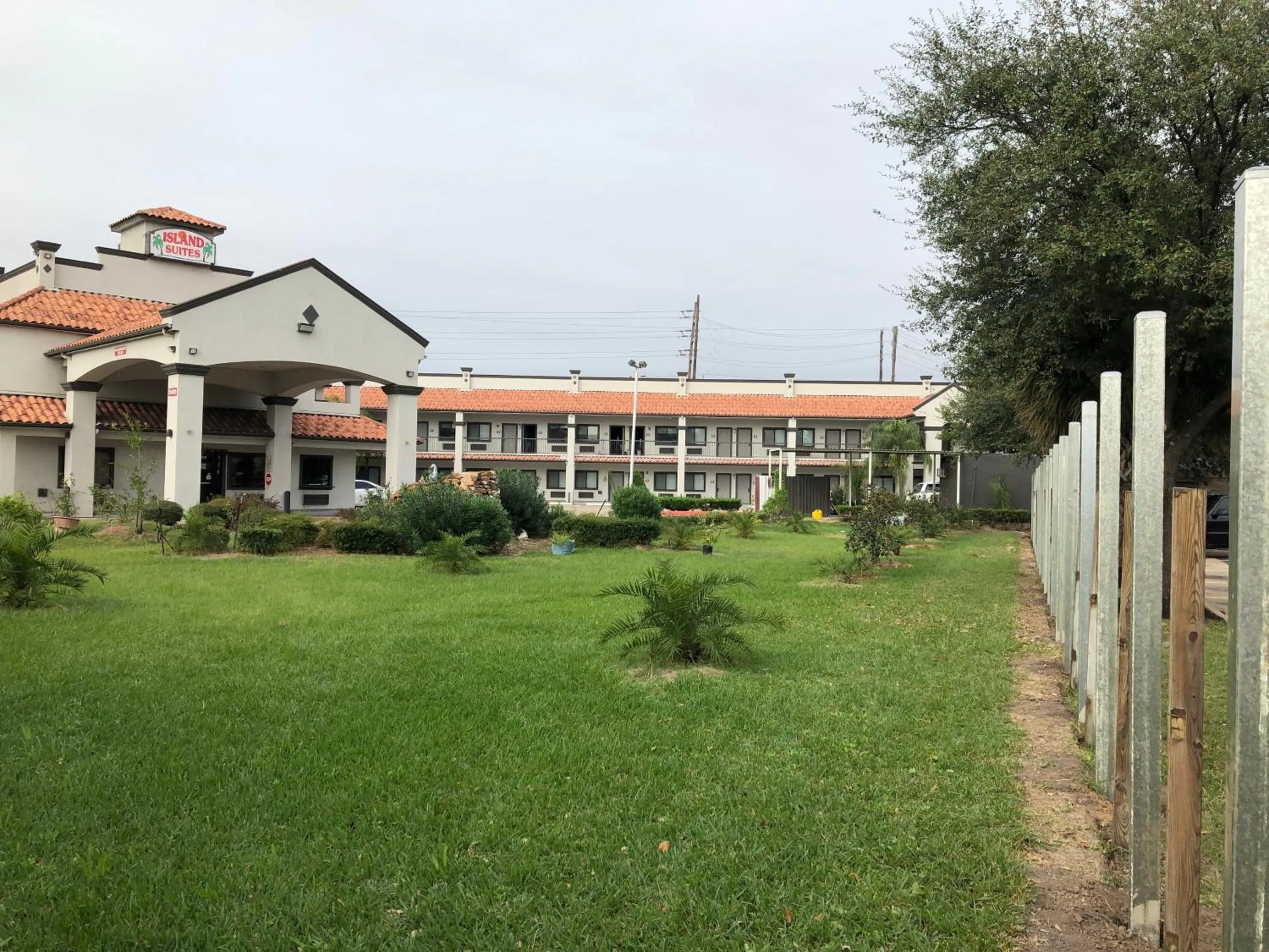 Island Suites Hobby Airport