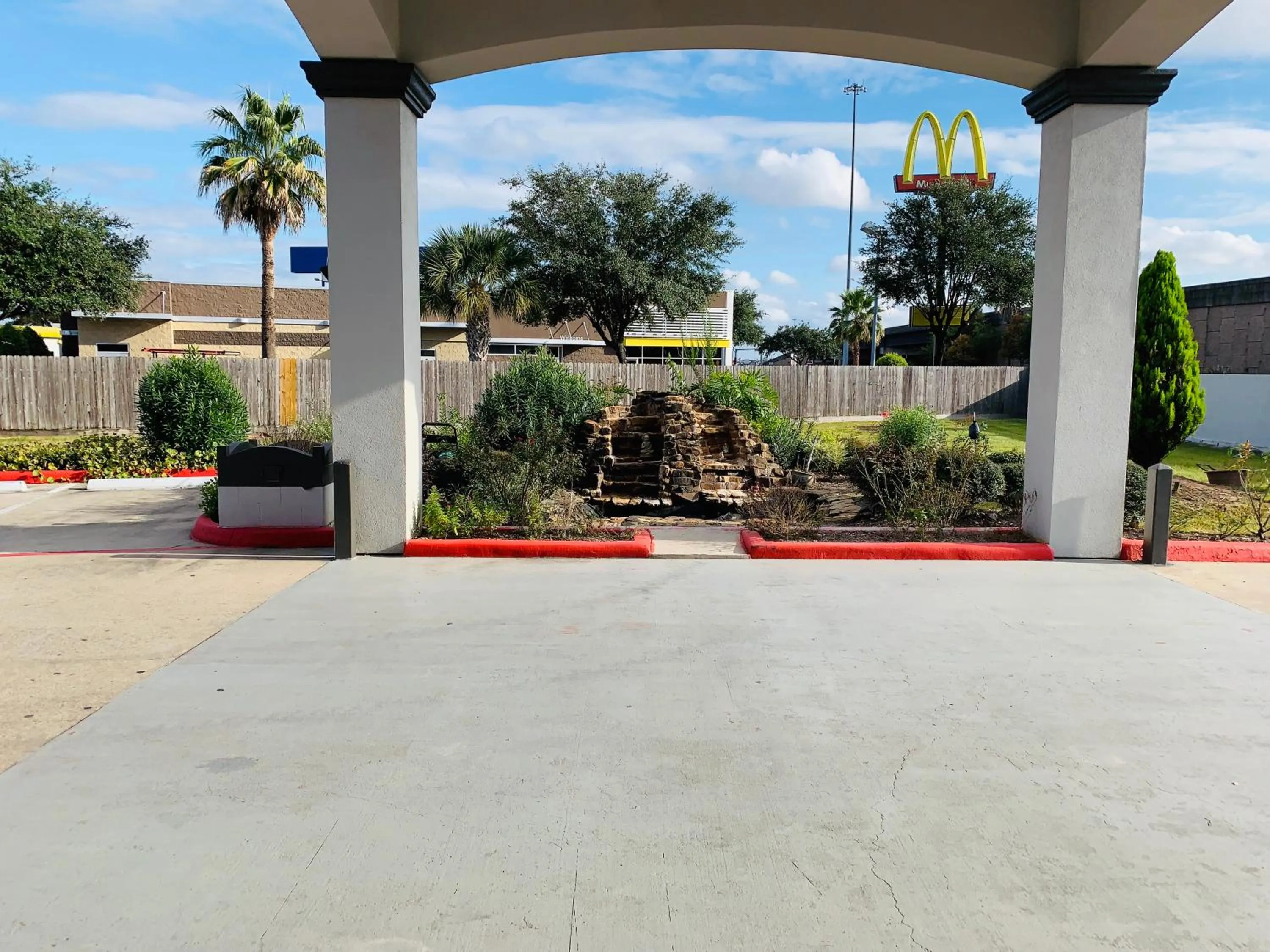 Island Suites Hobby Airport