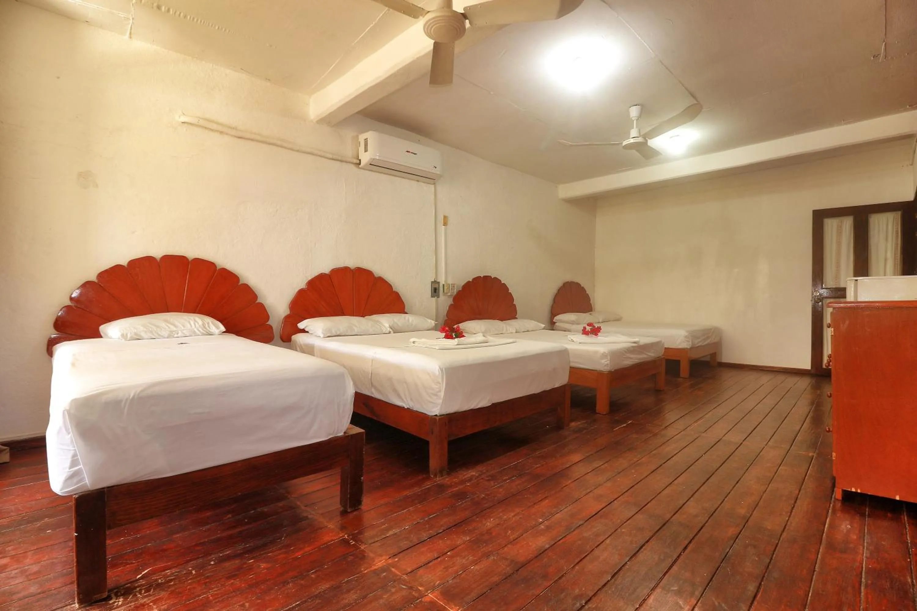 Photo of the whole room in Hotel Bungalows Acuario