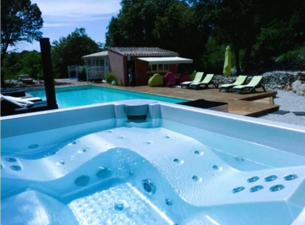 Hot Tub in Au Gre Du Sud