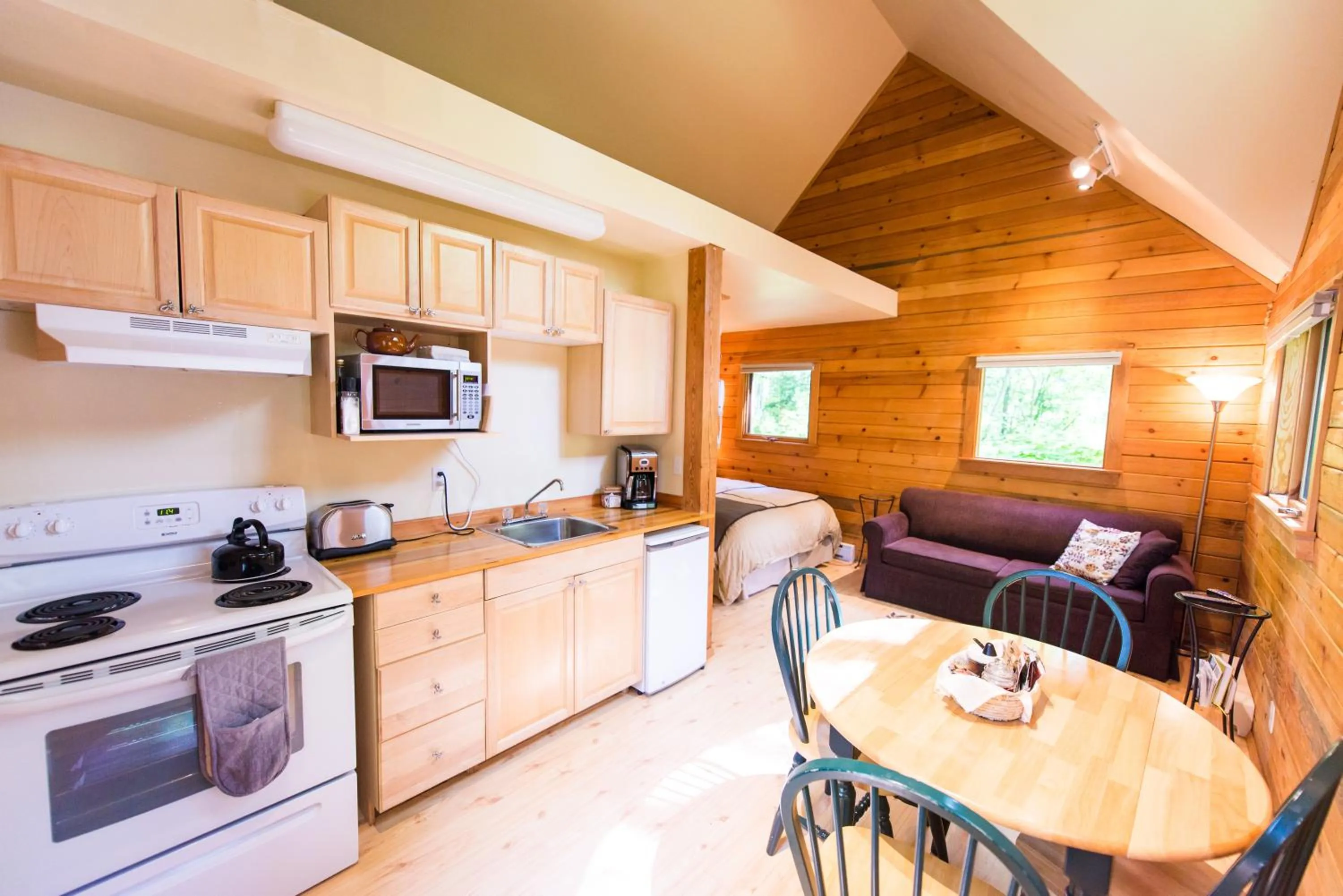 Cottage - single occupancy in Across the Creek Cabins