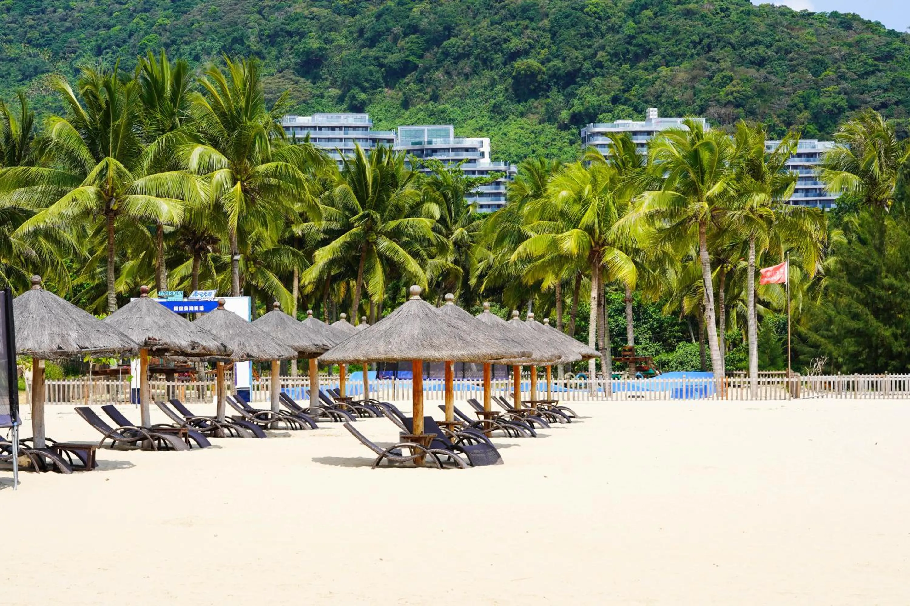 Beach in Le Méridien Shimei Bay Beach Resort & Spa