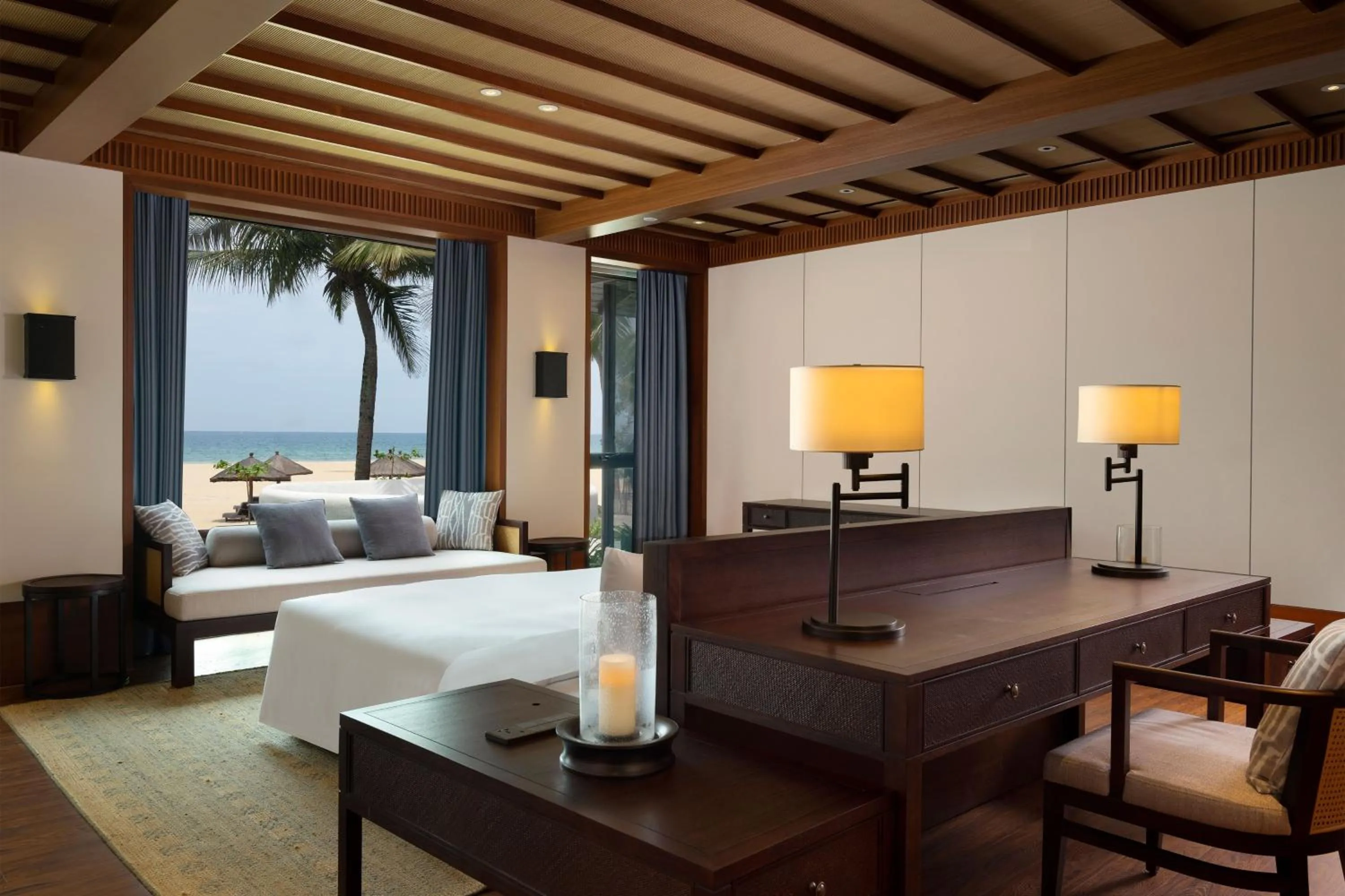 Swimming pool, Bed in Le Méridien Shimei Bay Beach Resort & Spa