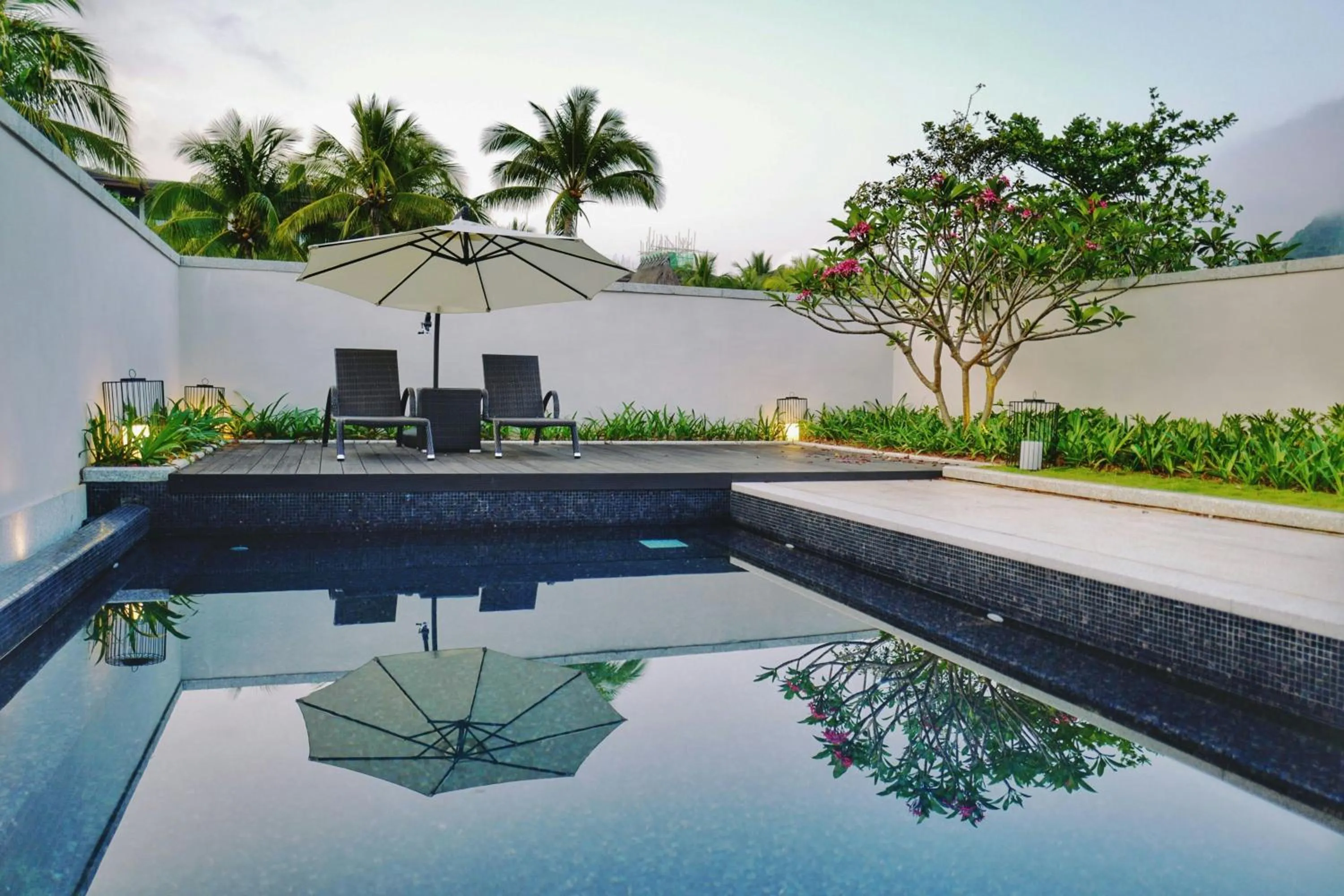 Swimming pool in Le Méridien Shimei Bay Beach Resort & Spa