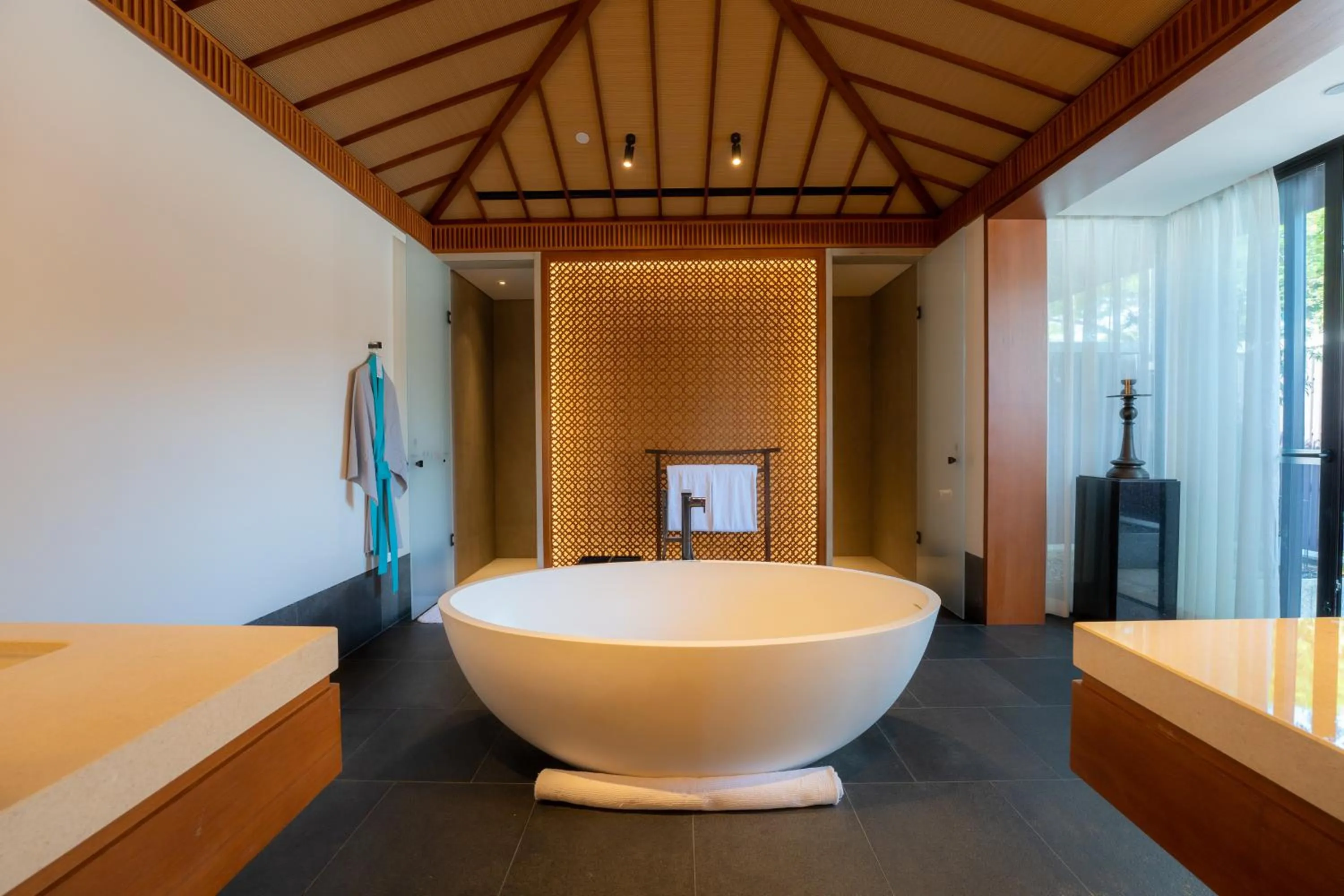 Shower in Le Méridien Shimei Bay Beach Resort & Spa