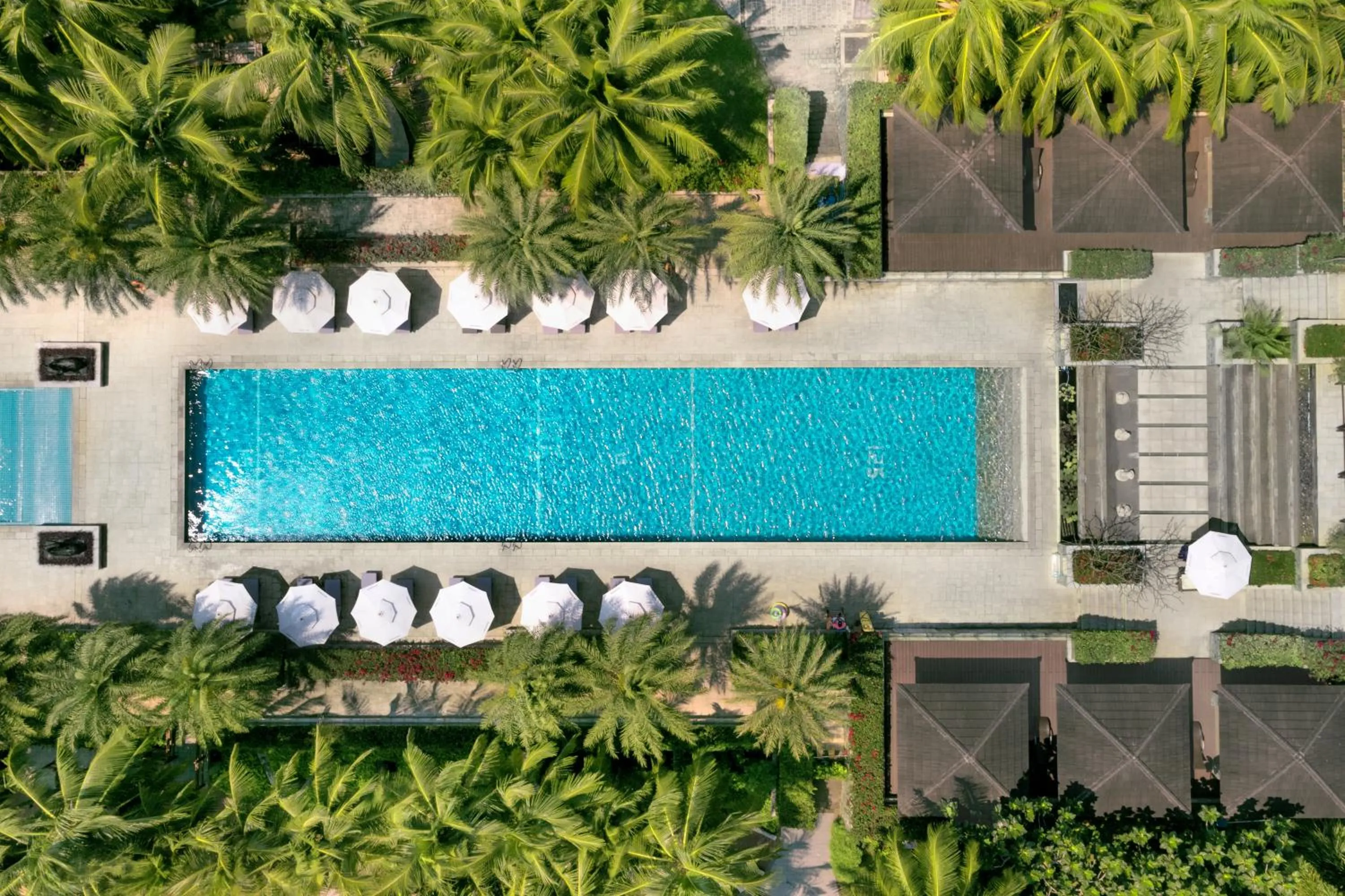 Swimming pool in Le Méridien Shimei Bay Beach Resort & Spa