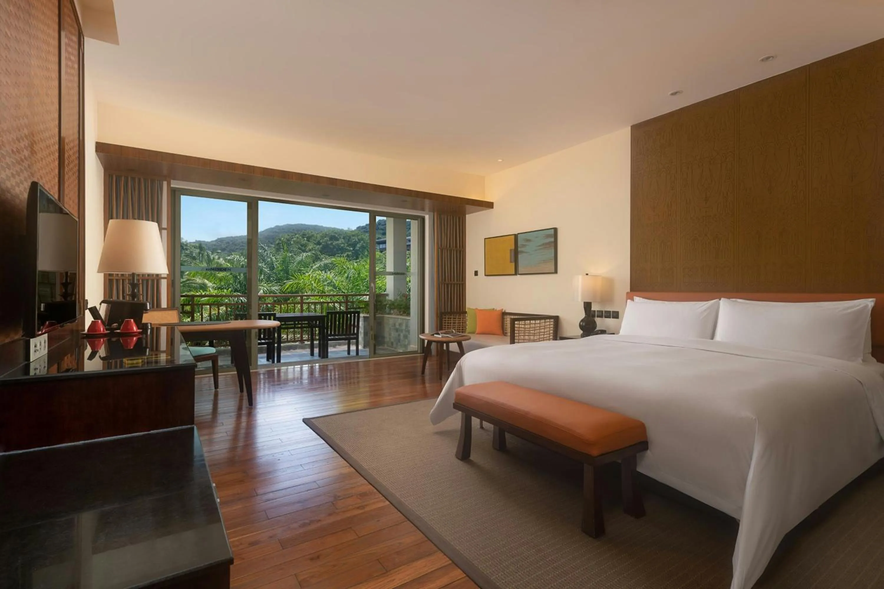 Photo of the whole room, Bed in Le Méridien Shimei Bay Beach Resort & Spa
