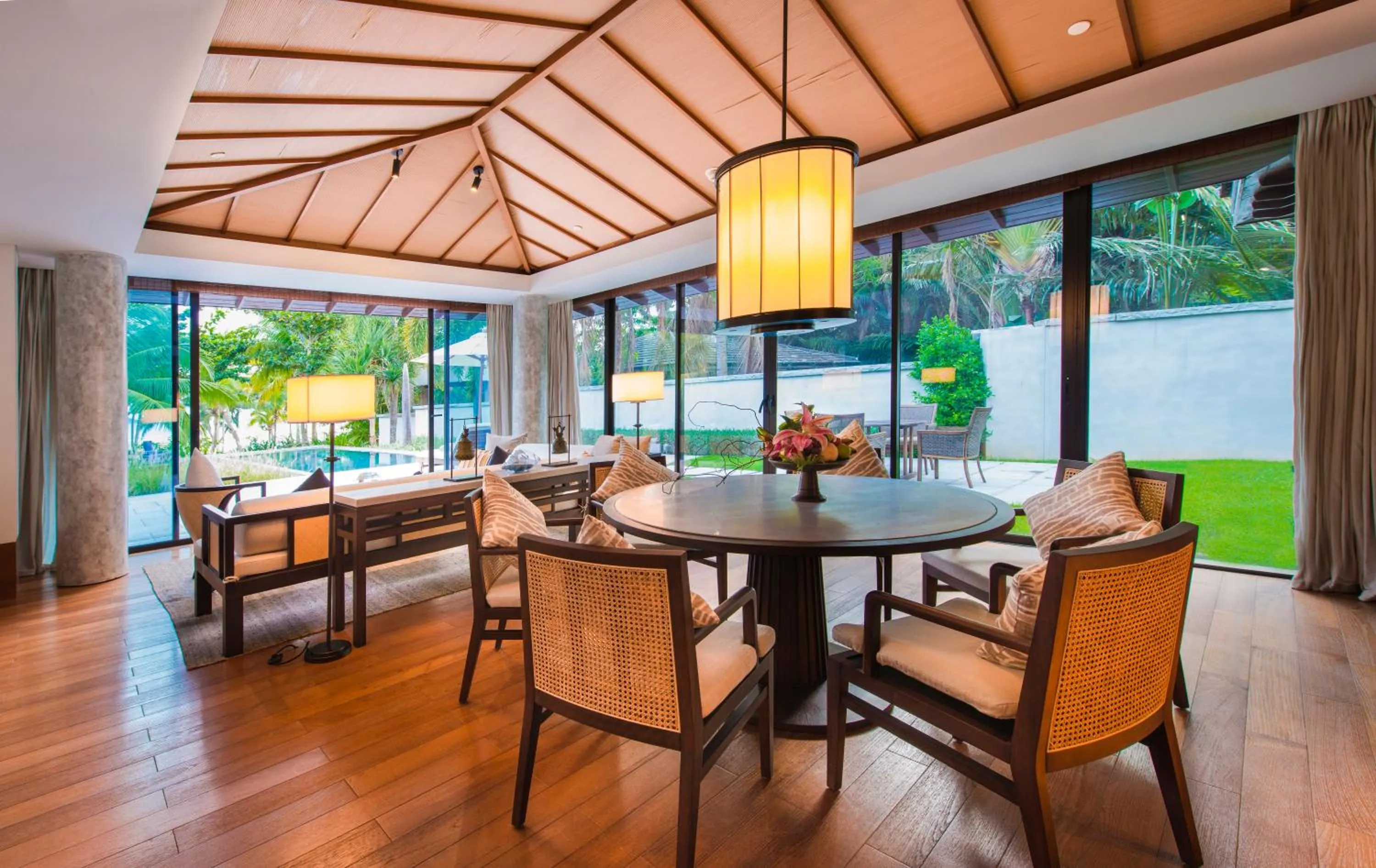 Living room in Le Méridien Shimei Bay Beach Resort & Spa